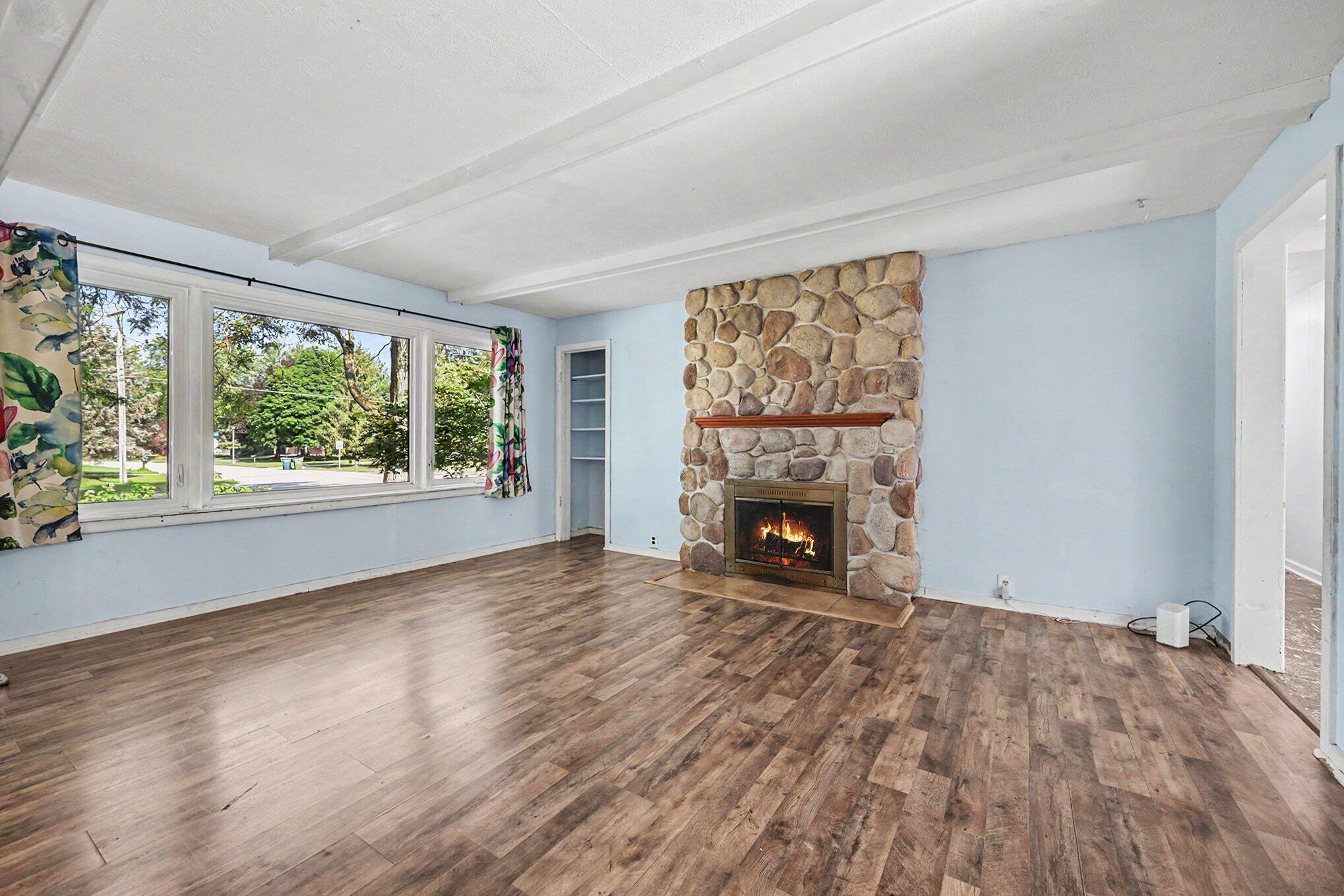 3346 Dean Lake Avenue NE Grand Rapids MI 49525