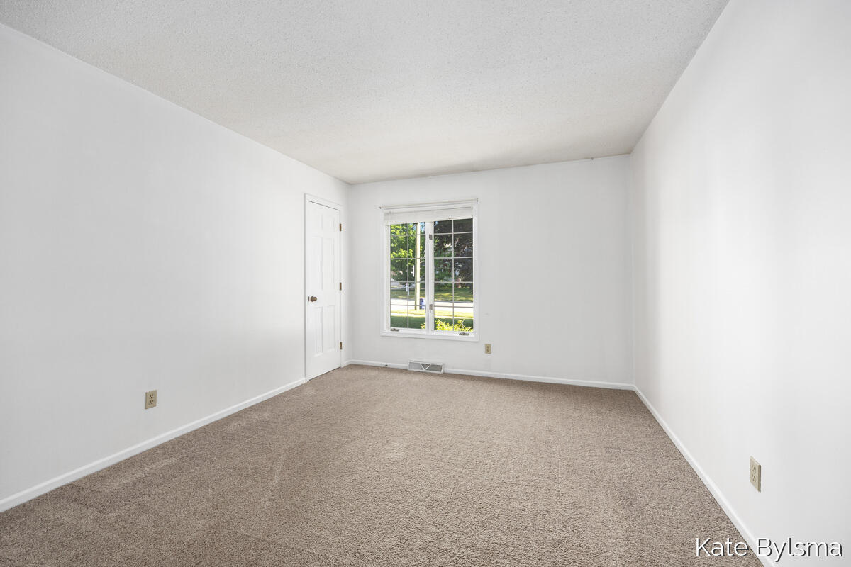 718 3 Mile Road NE Grand Rapids MI 49505