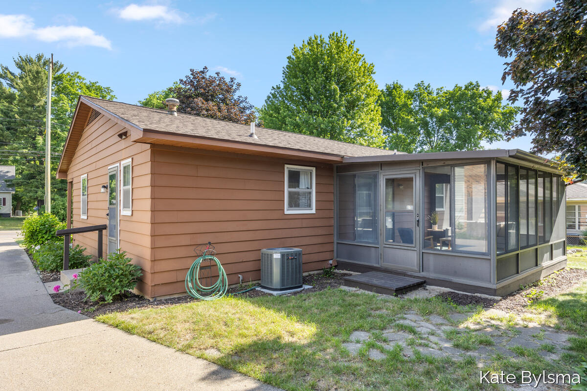 718 3 Mile Road NE Grand Rapids MI 49505