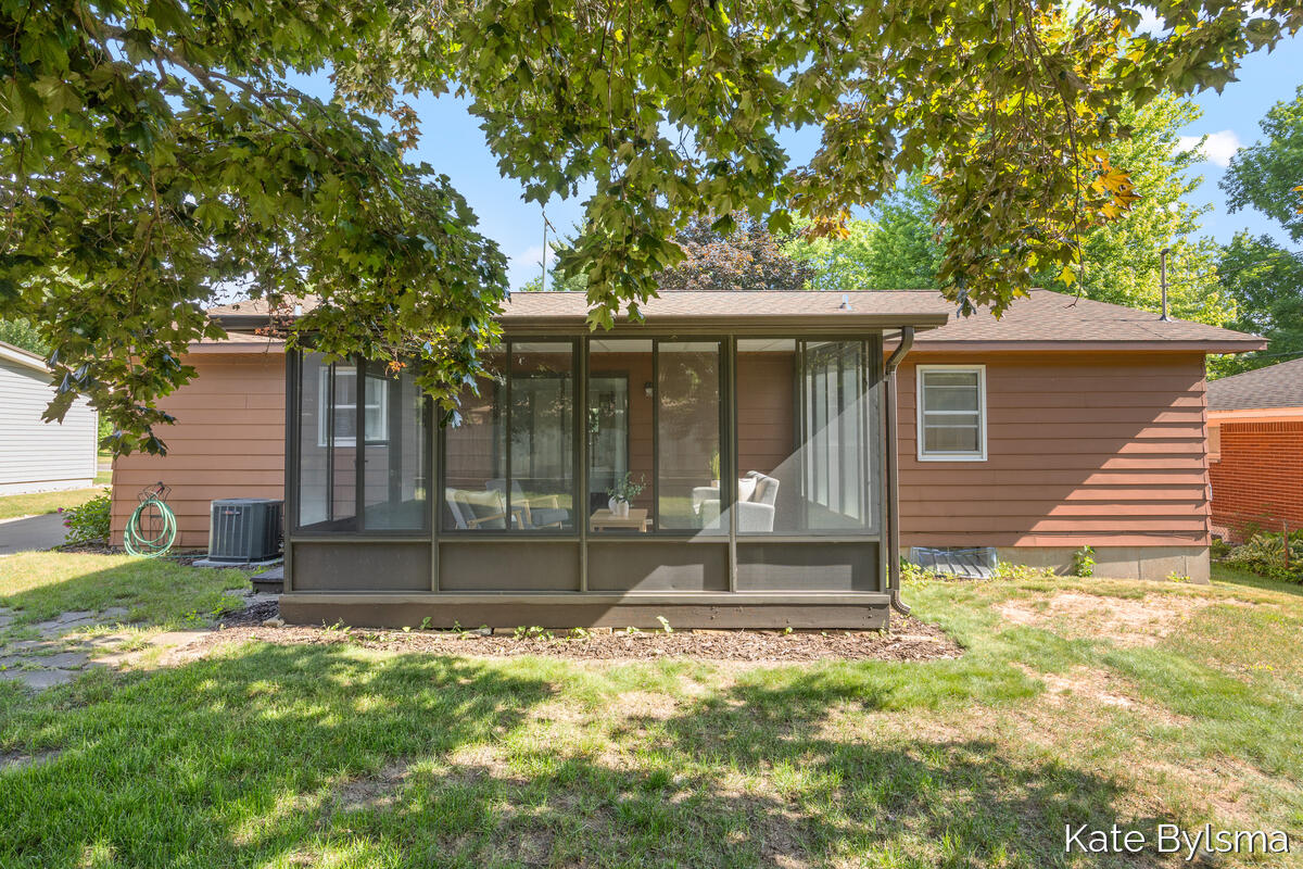 718 3 Mile Road NE Grand Rapids MI 49505