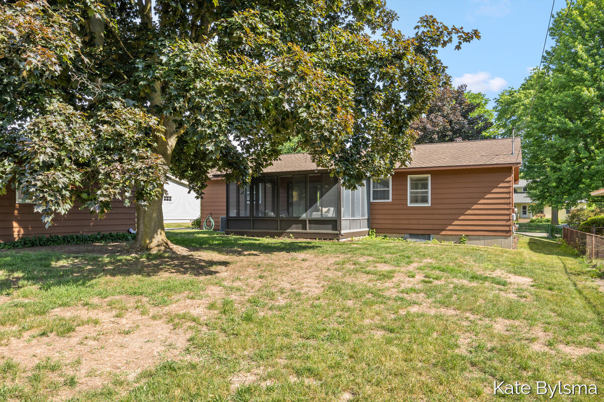 718 3 Mile Road NE Grand Rapids MI 49505