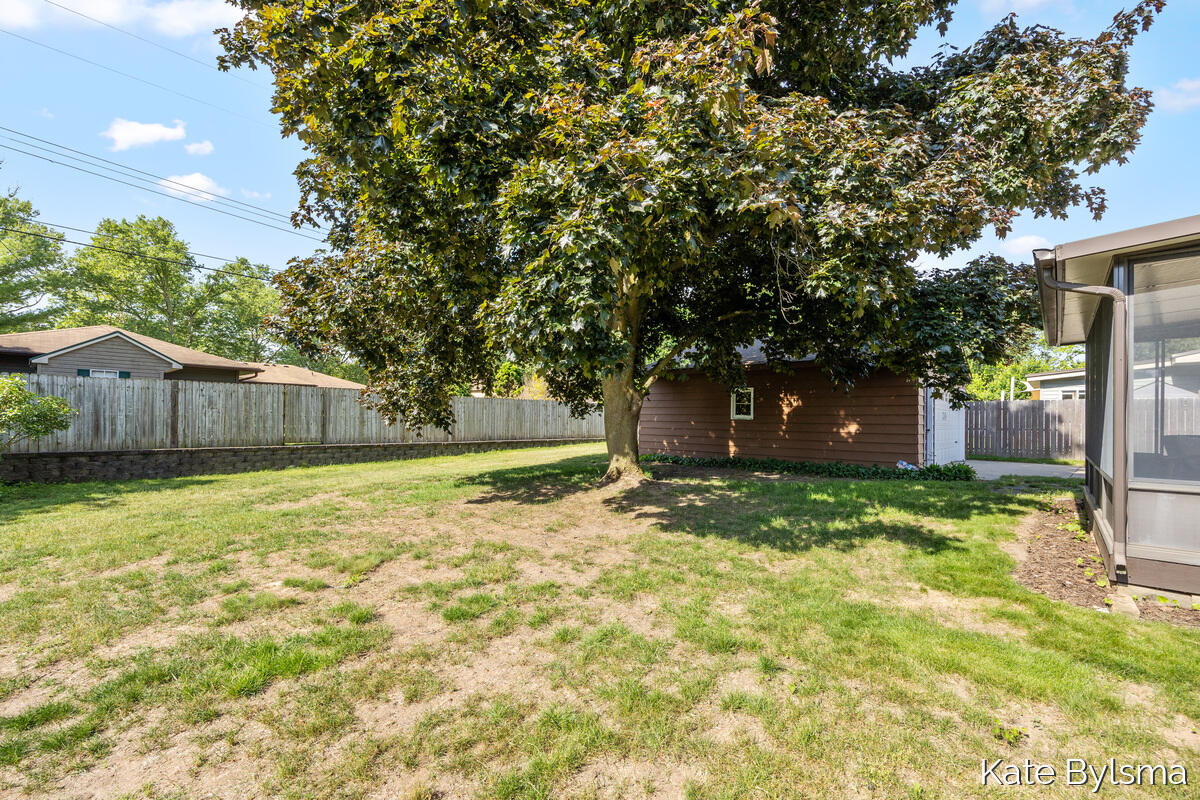718 3 Mile Road NE Grand Rapids MI 49505