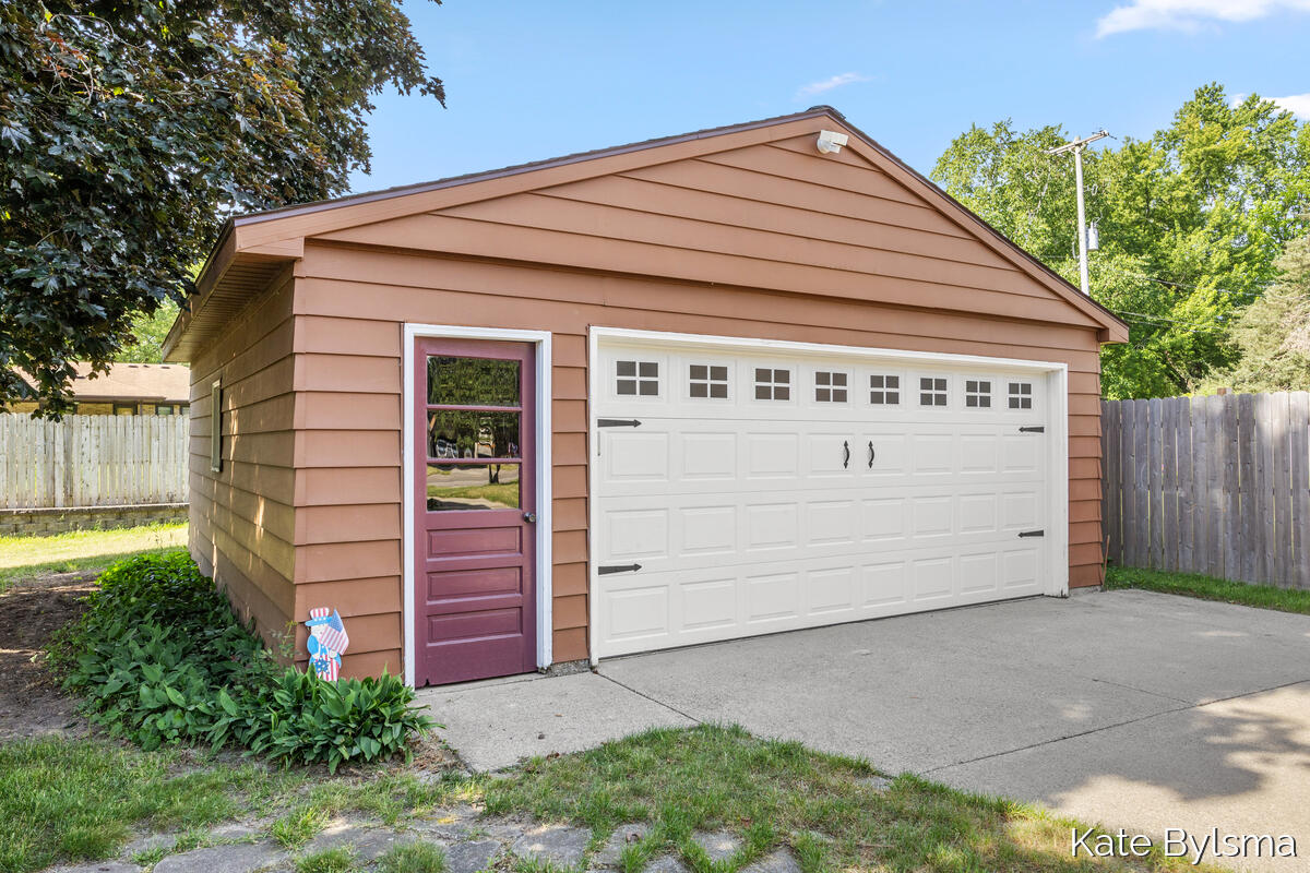 718 3 Mile Road NE Grand Rapids MI 49505