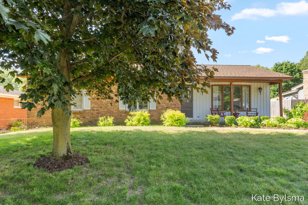 718 3 Mile Road NE Grand Rapids MI 49505