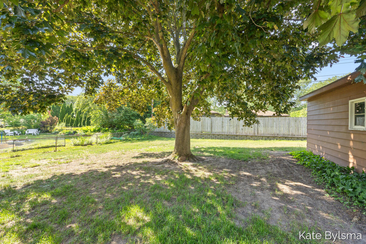 718 3 Mile Road NE Grand Rapids MI 49505
