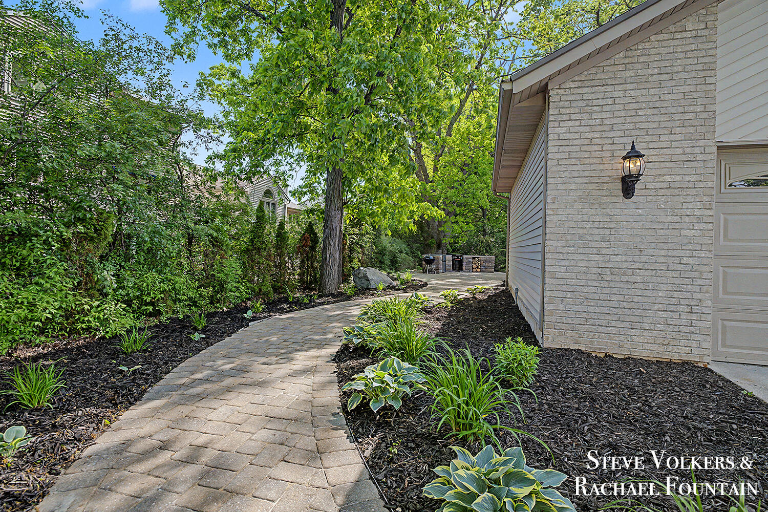 2006 Burton Knoll Court SE Grand Rapids MI 49546