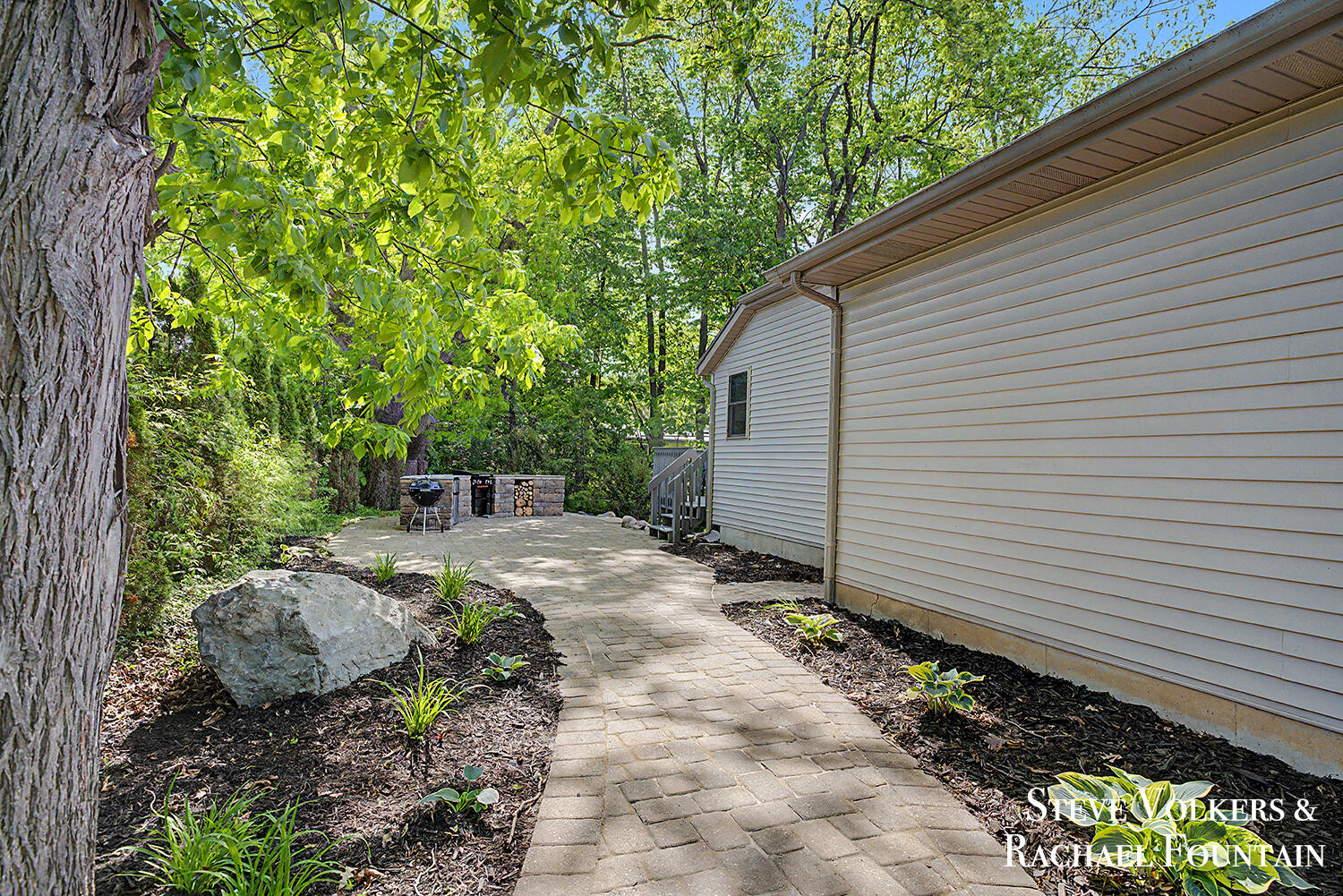 2006 Burton Knoll Court SE Grand Rapids MI 49546