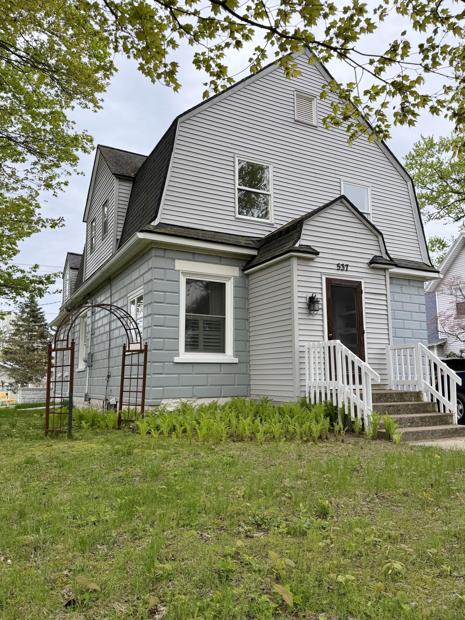 537 W Main Street Fennville MI 49408