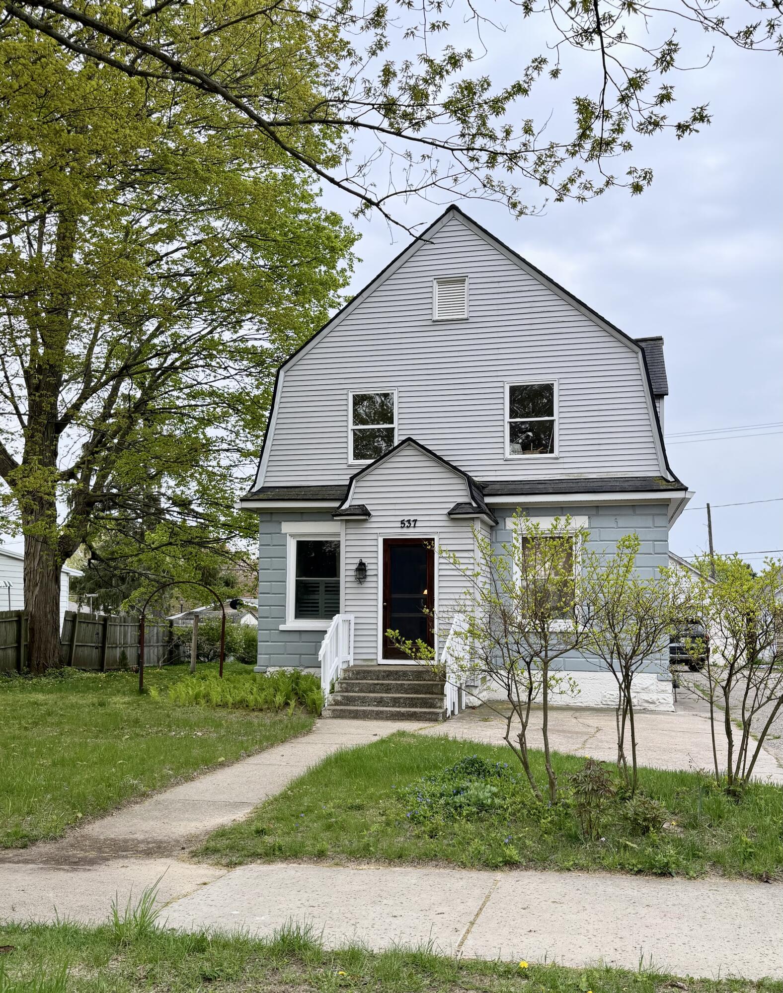 537 W Main Street Fennville MI 49408