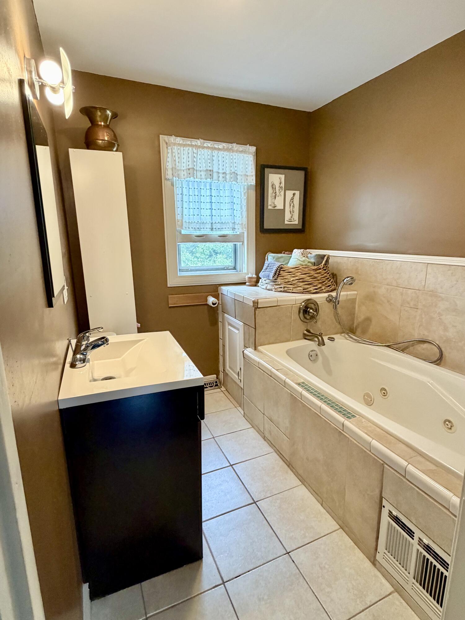 537 W Main Street Fennville MI 49408