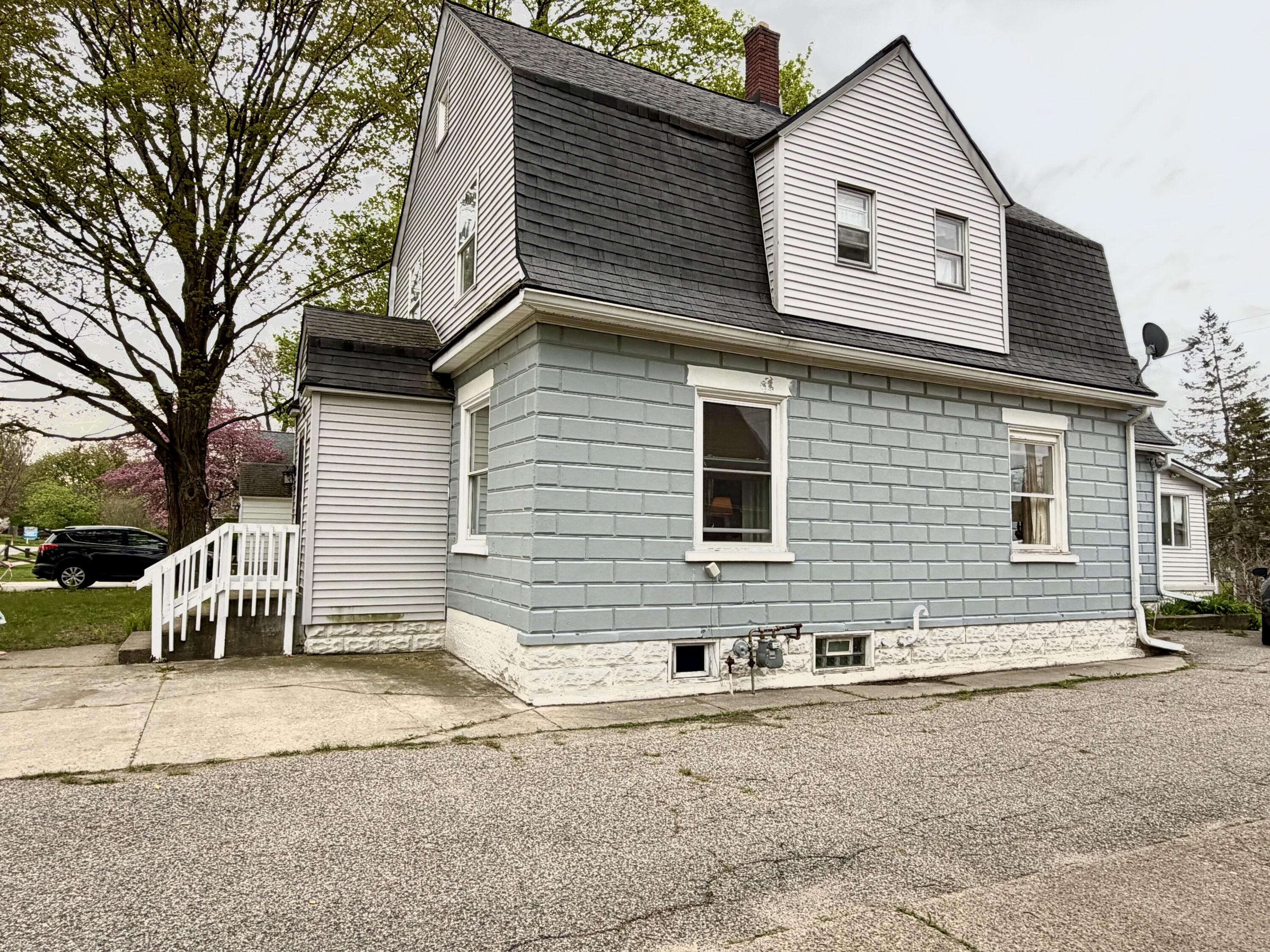 537 W Main Street Fennville MI 49408