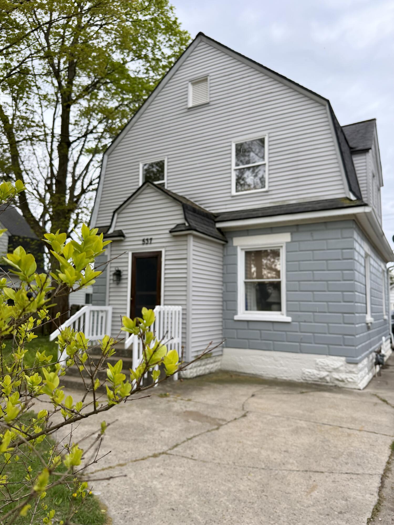 537 W Main Street Fennville MI 49408