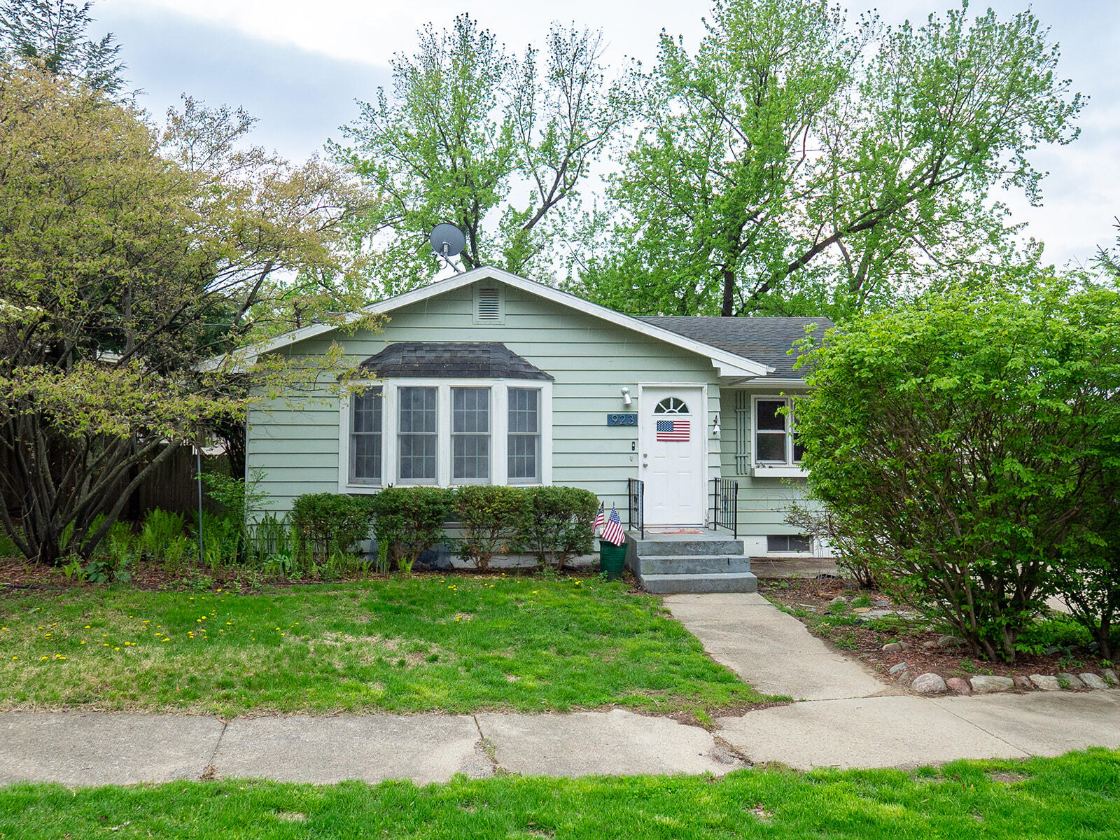 923 Bell Avenue New Buffalo MI 49117