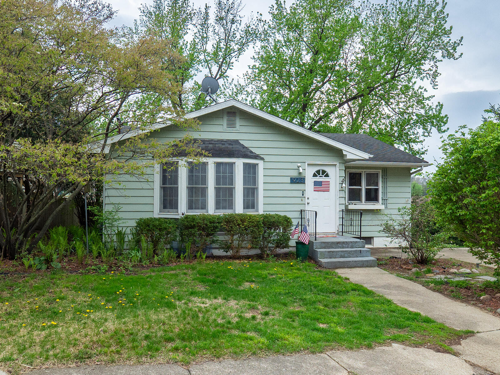 923 Bell Avenue New Buffalo MI 49117