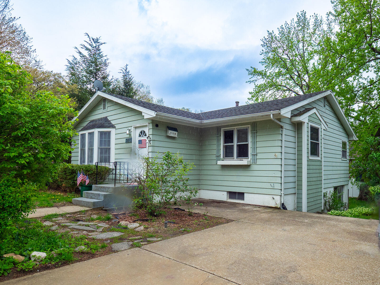 923 Bell Avenue New Buffalo MI 49117