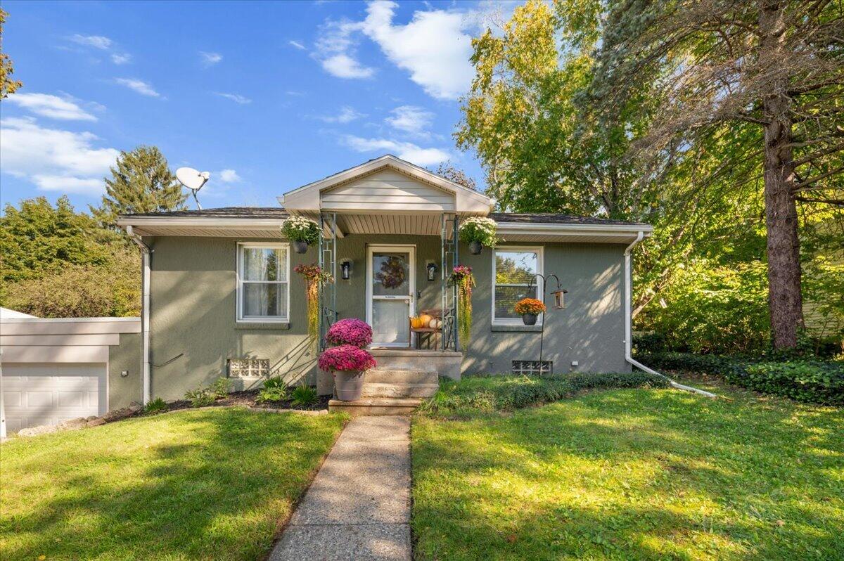 2926 Cheney Avenue NE Grand Rapids MI 49505