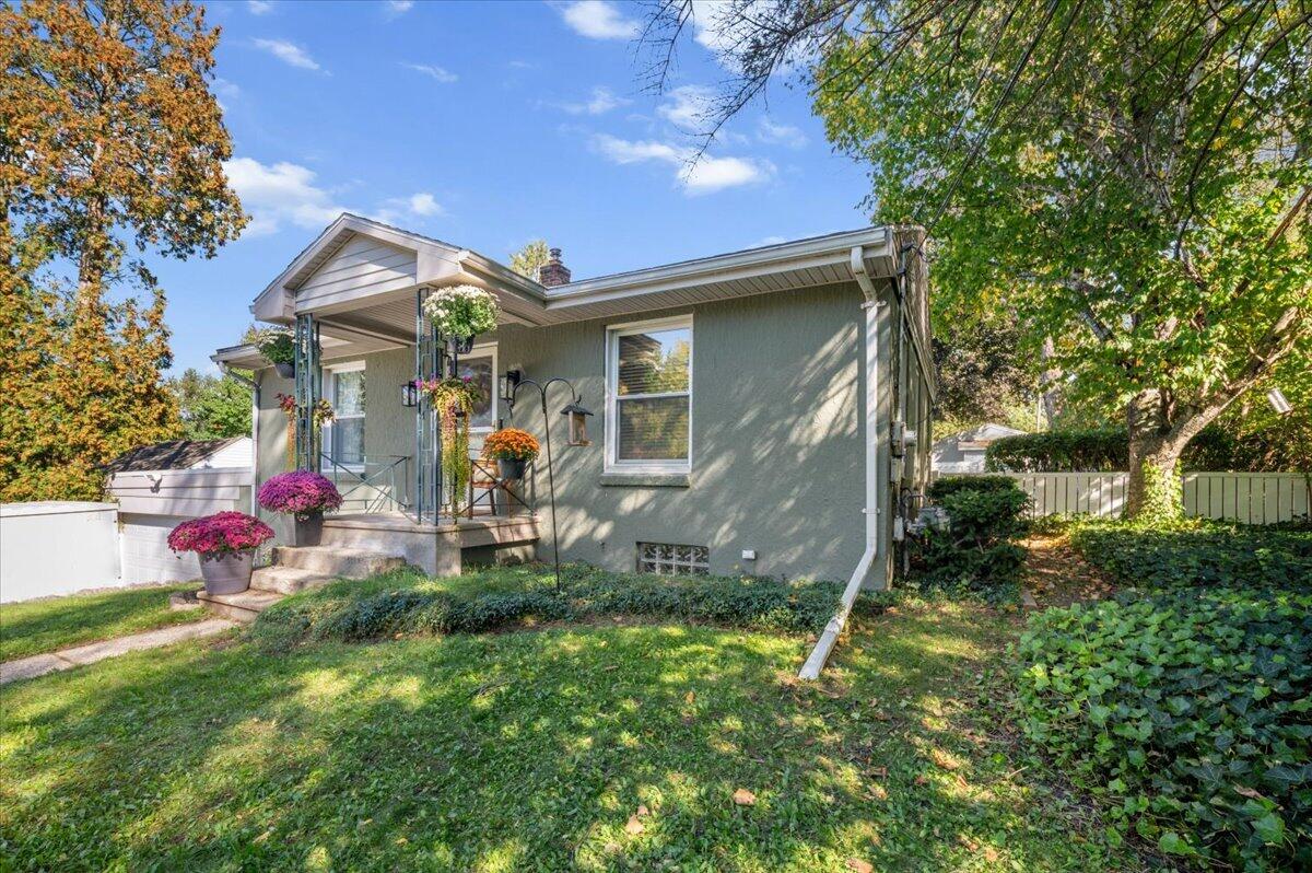 2926 Cheney Avenue NE Grand Rapids MI 49505