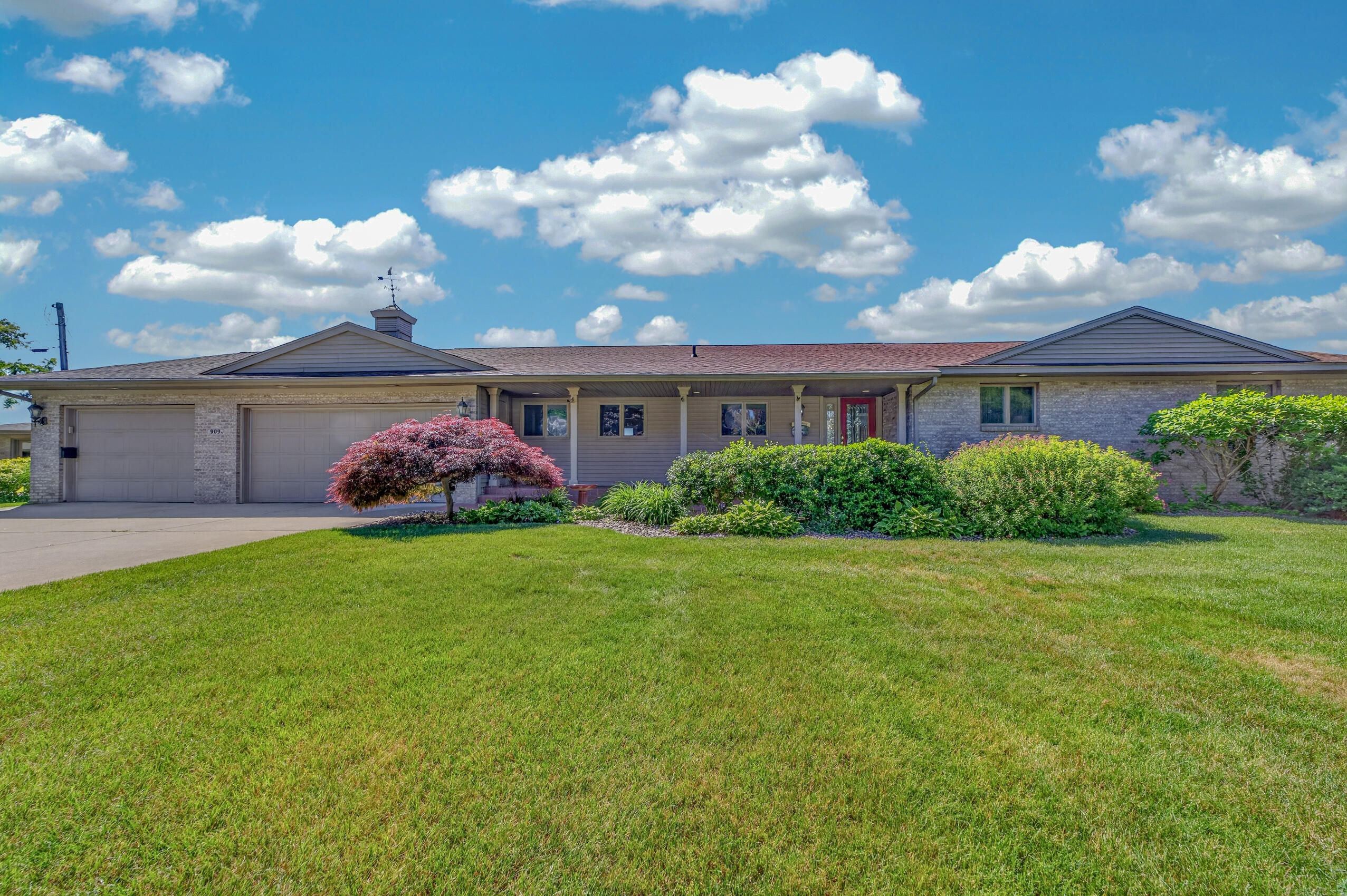 909 Tostenabe Muskegon MI 49445