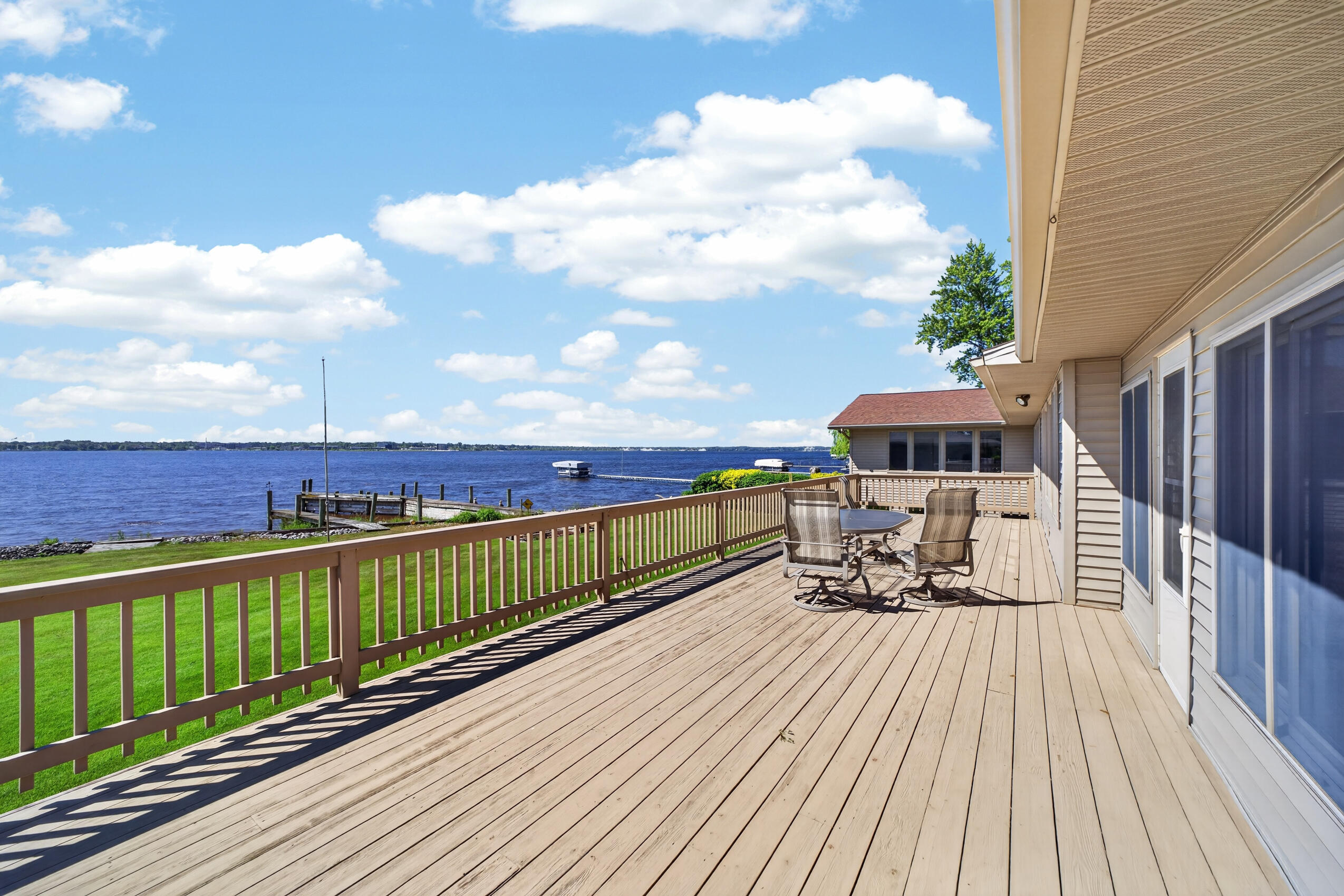 909 Tostenabe Muskegon MI 49445