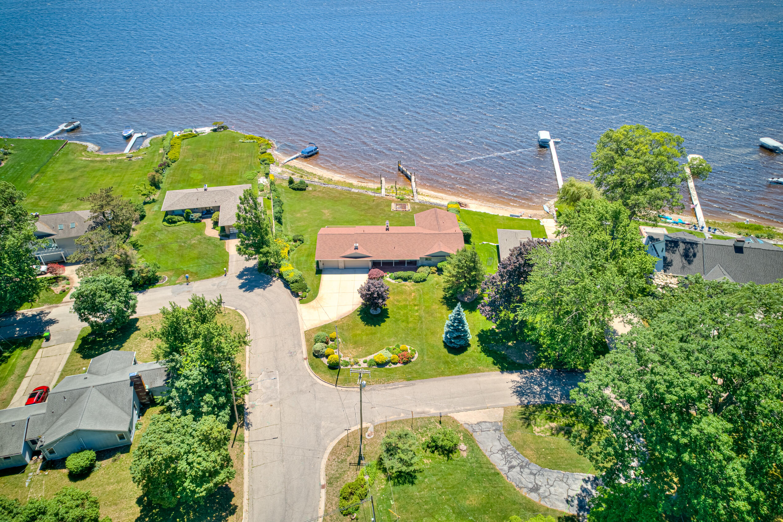 909 Tostenabe Muskegon MI 49445