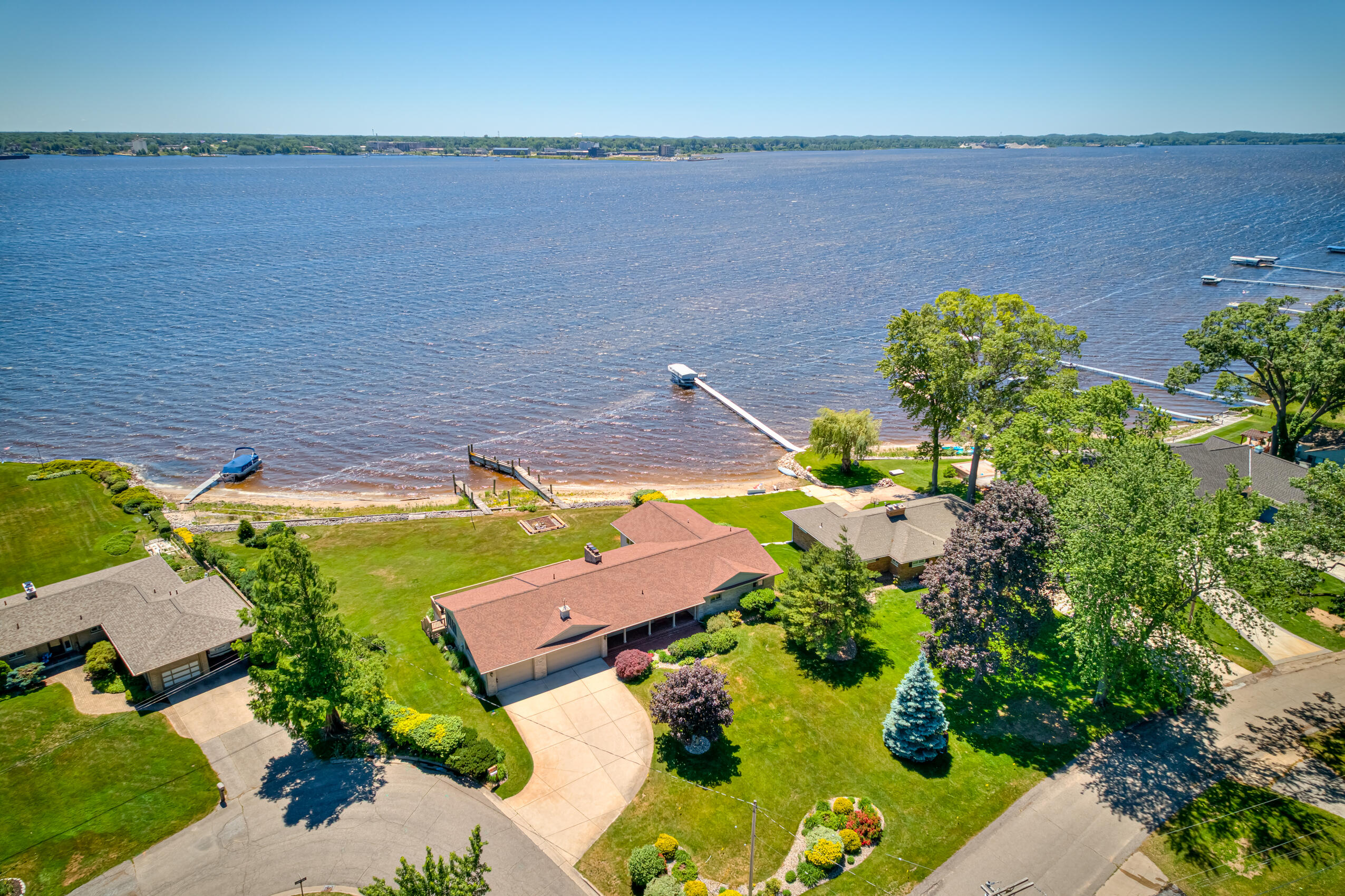 909 Tostenabe Muskegon MI 49445
