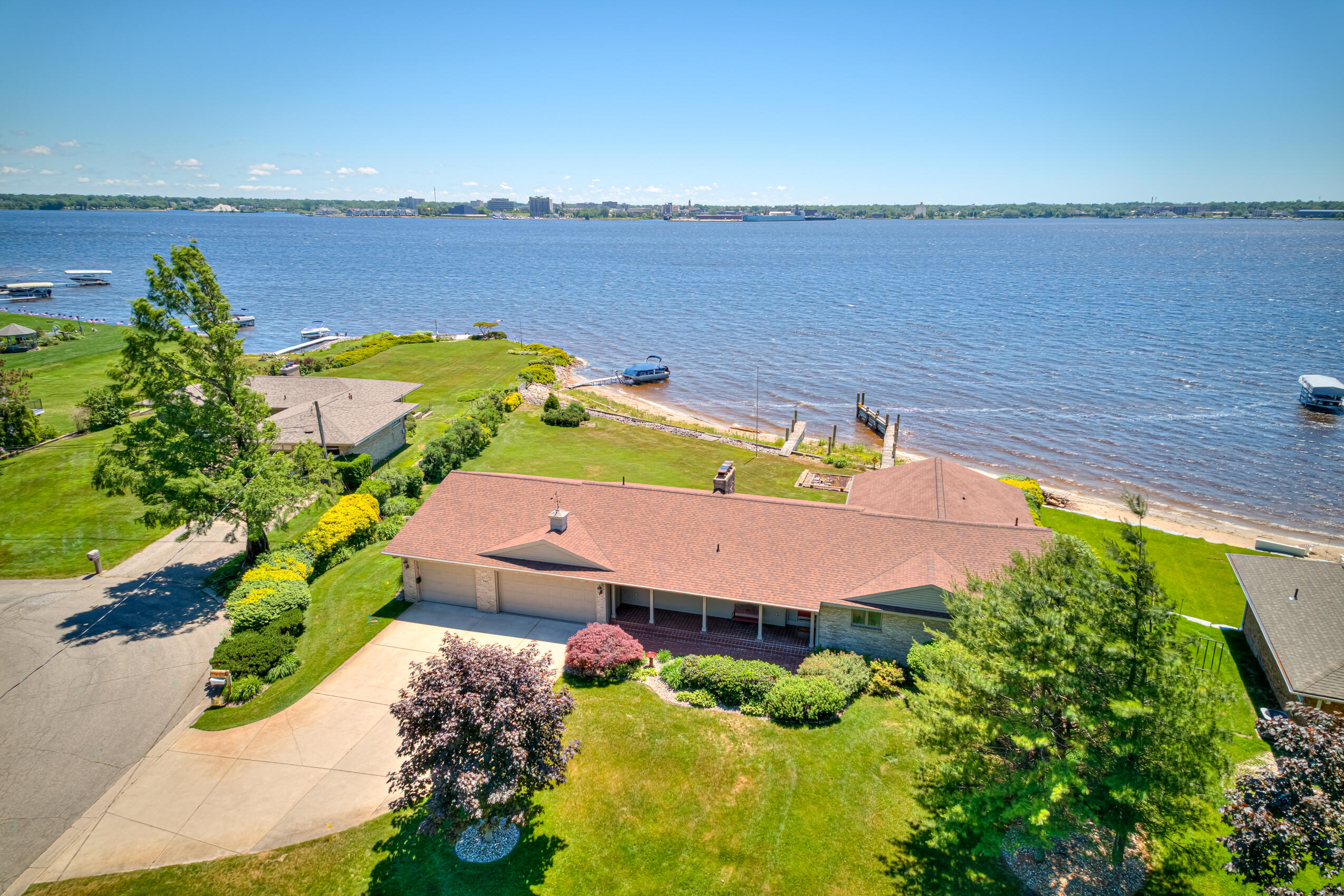 909 Tostenabe Muskegon MI 49445