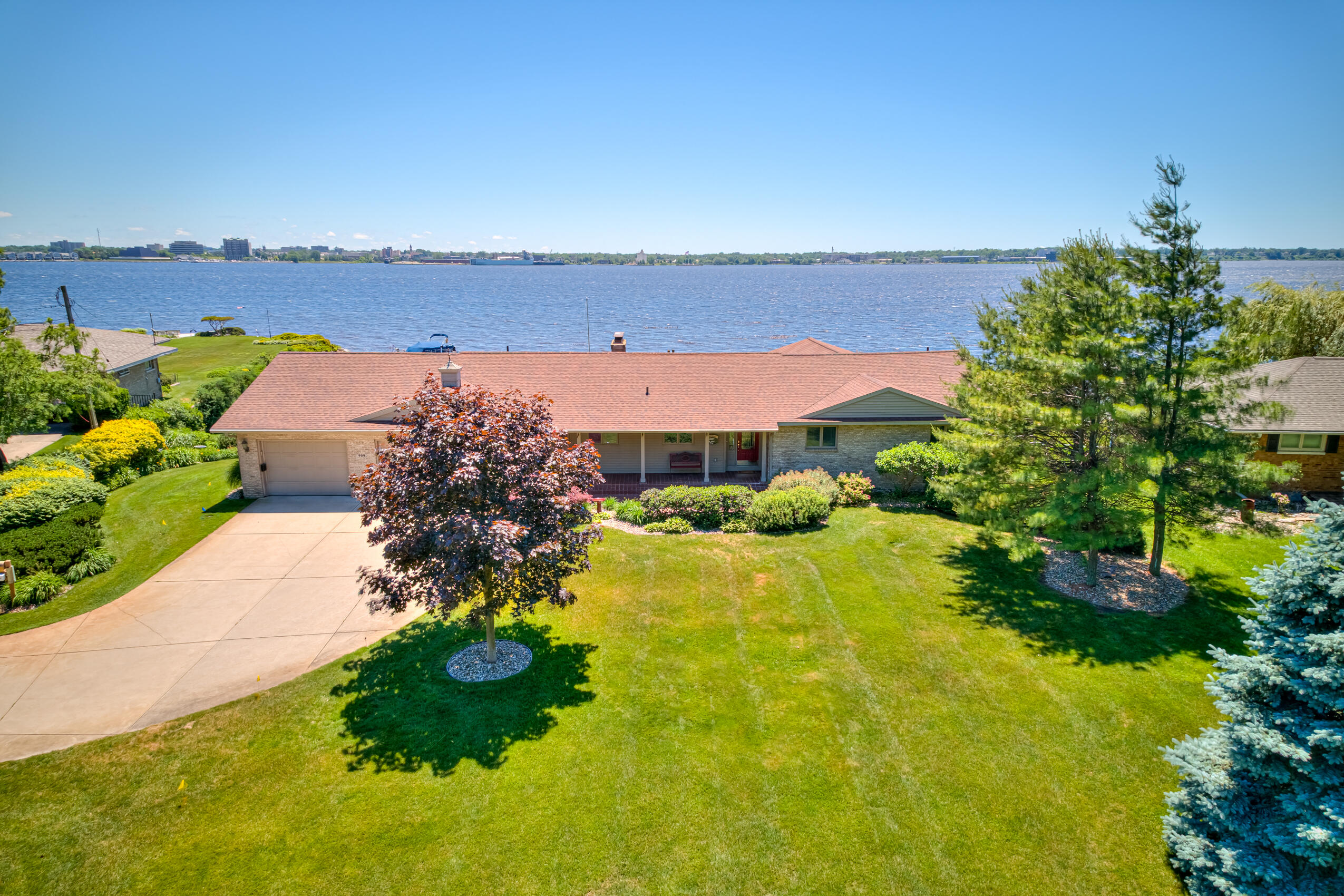 909 Tostenabe Muskegon MI 49445