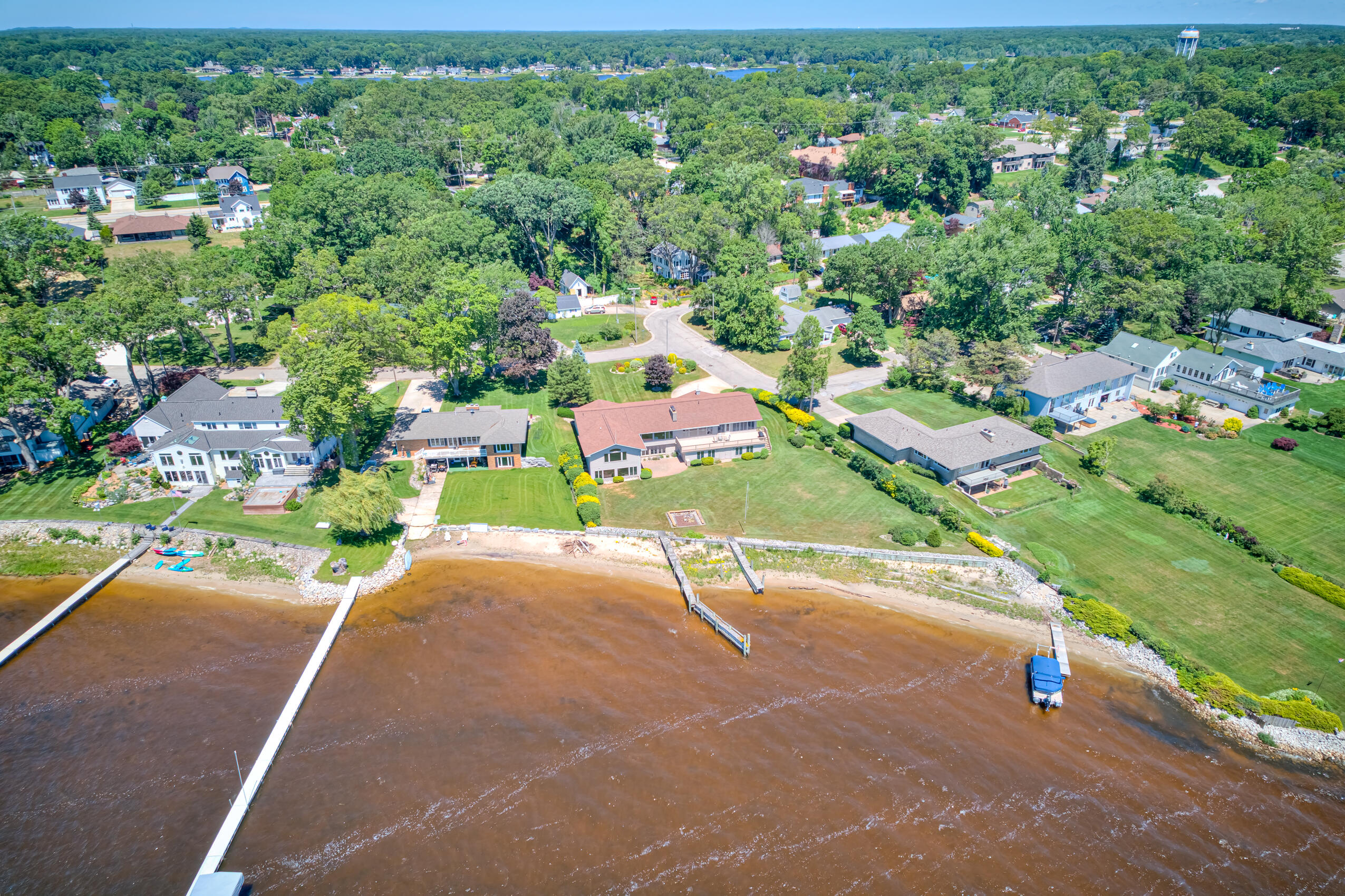 909 Tostenabe Muskegon MI 49445