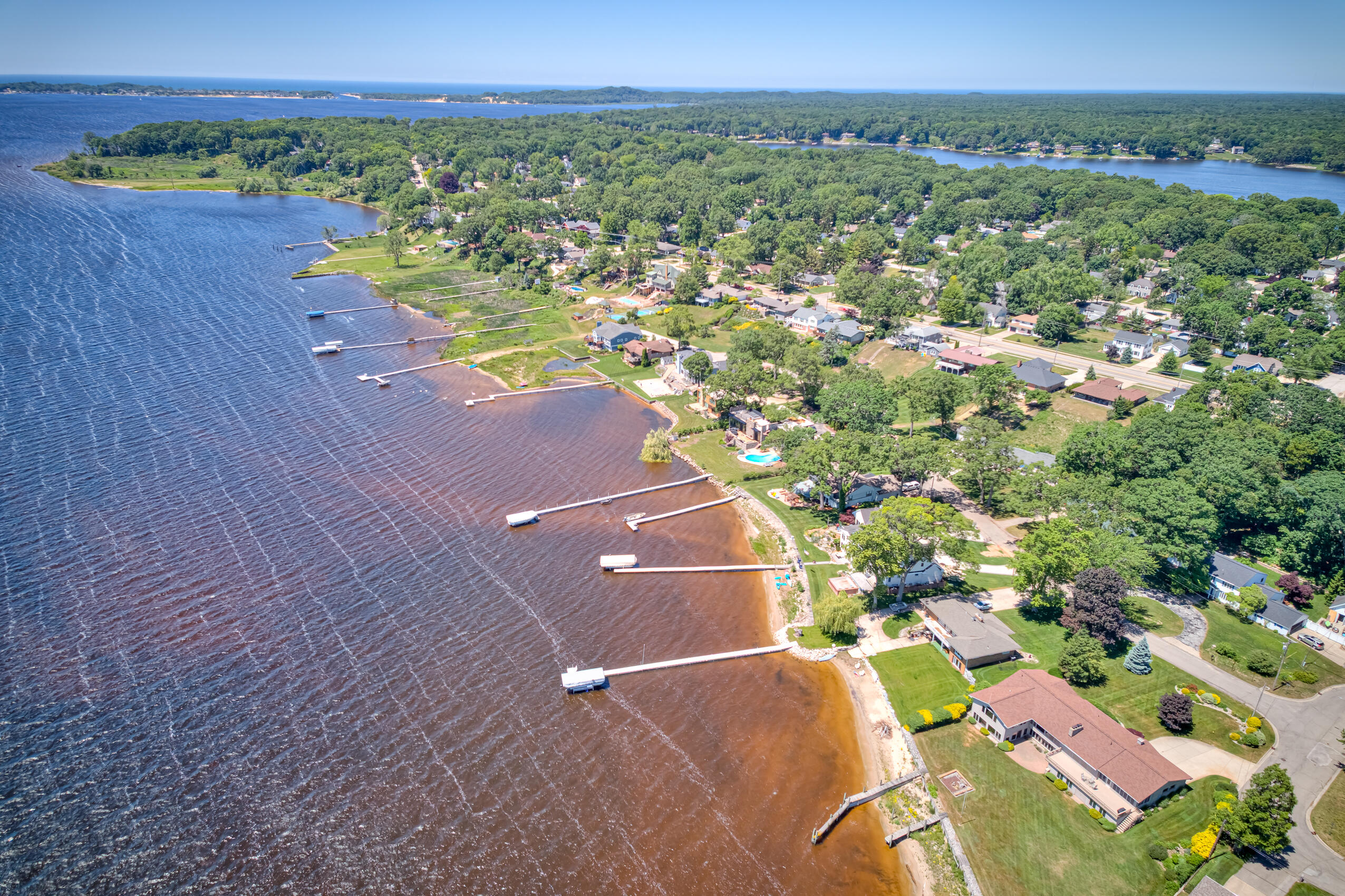 909 Tostenabe Muskegon MI 49445
