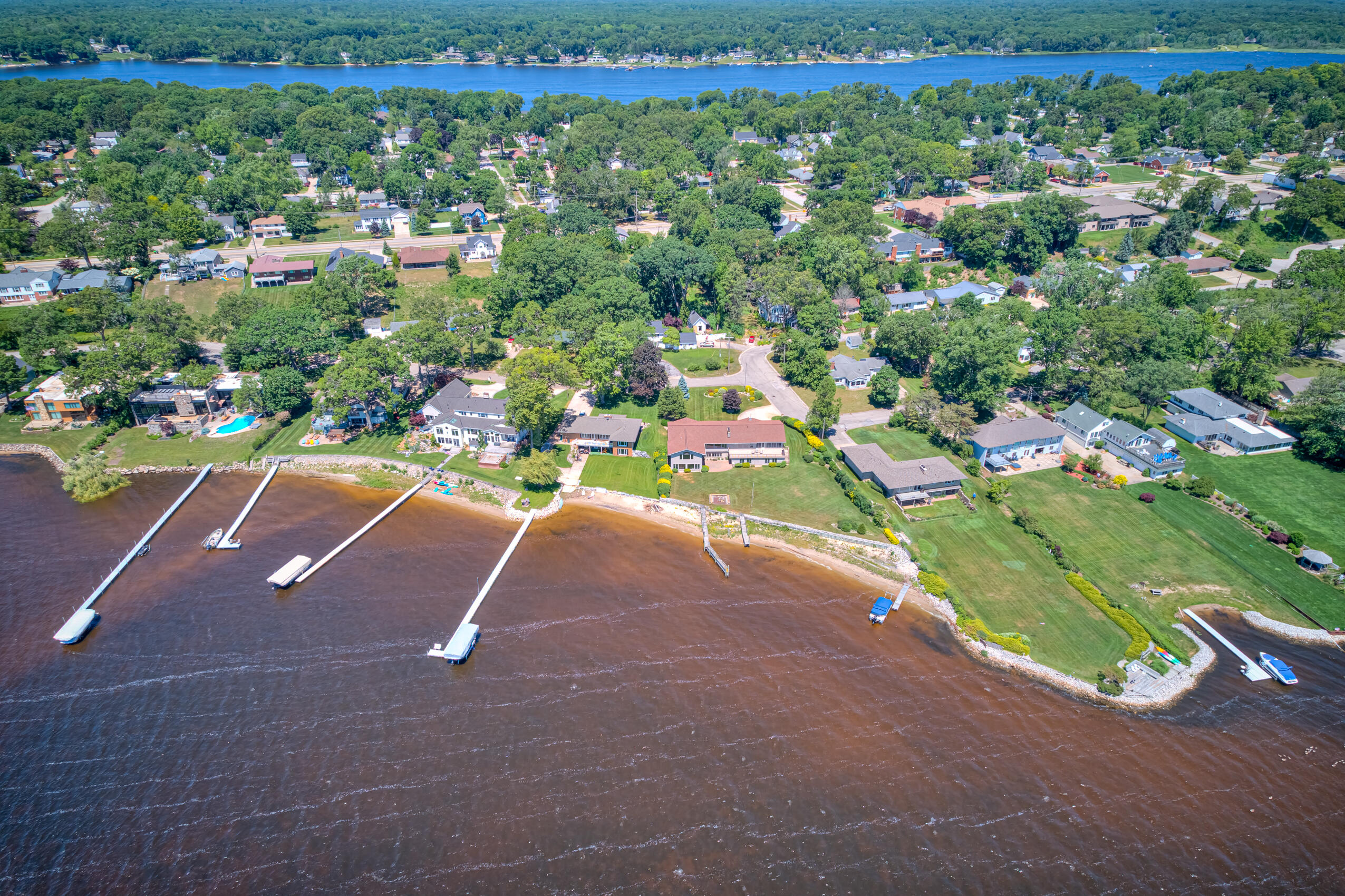 909 Tostenabe Muskegon MI 49445