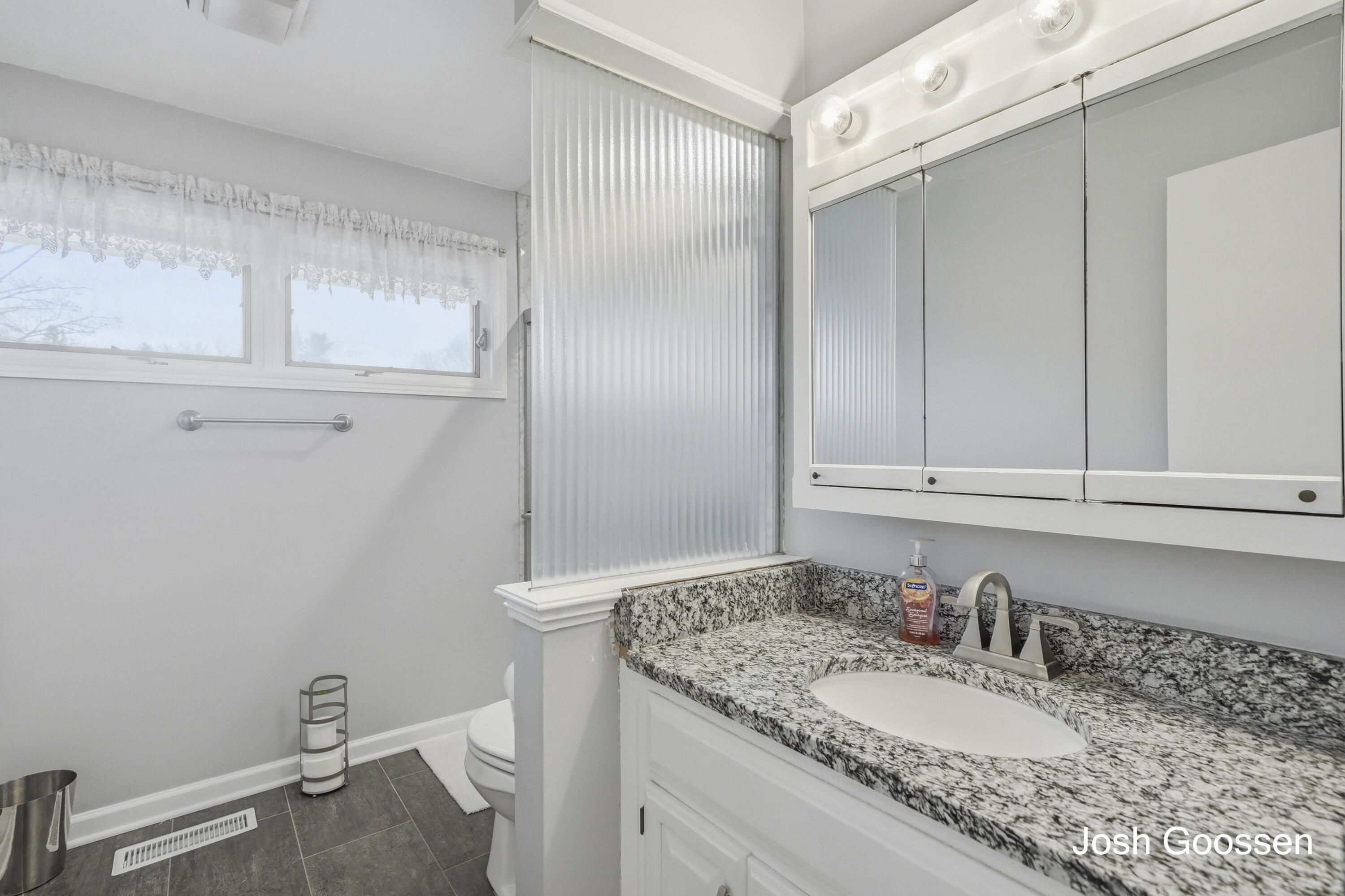 2335 Sinclair Avenue NE Grand Rapids MI 49505