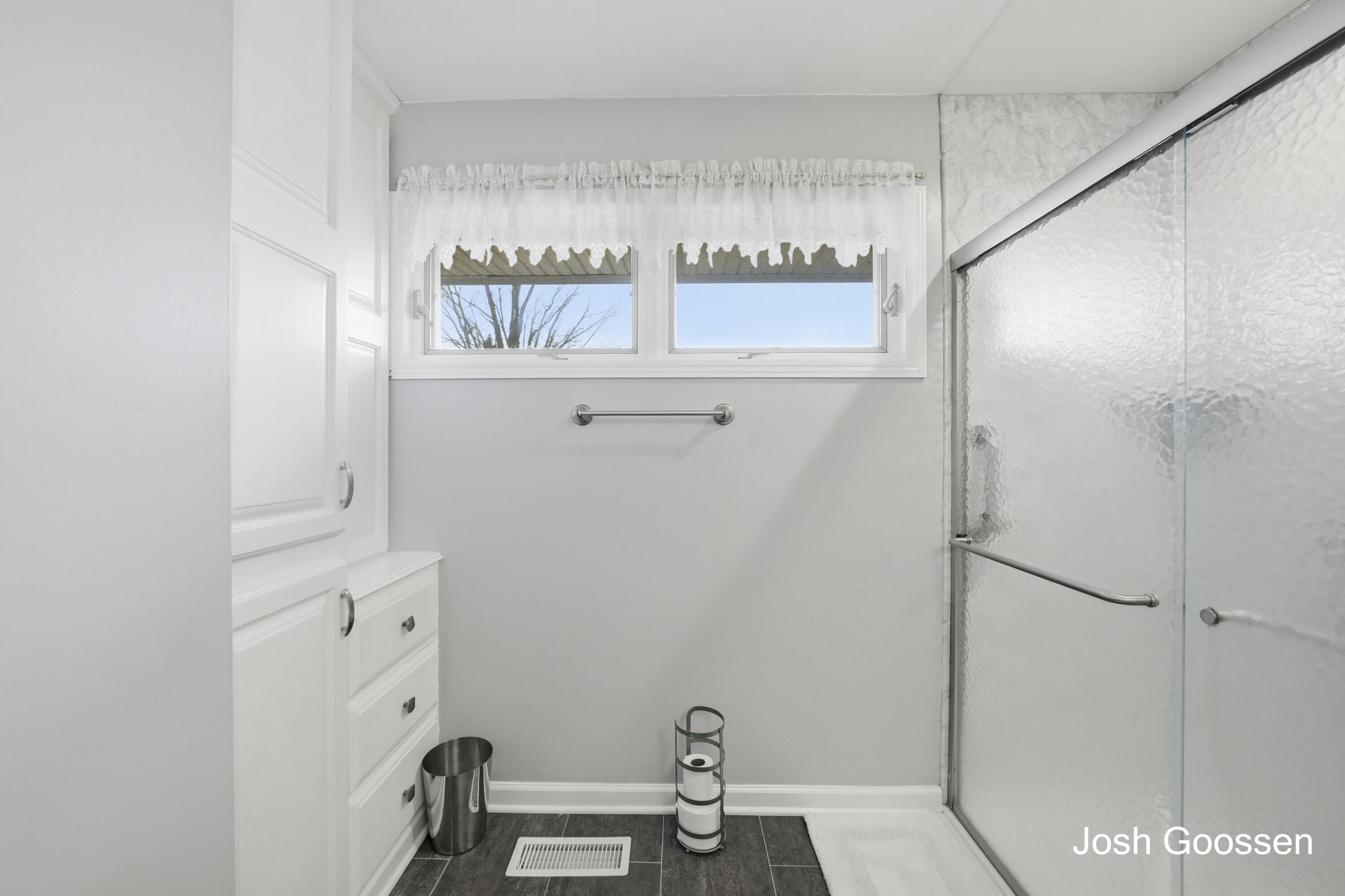 2335 Sinclair Avenue NE Grand Rapids MI 49505