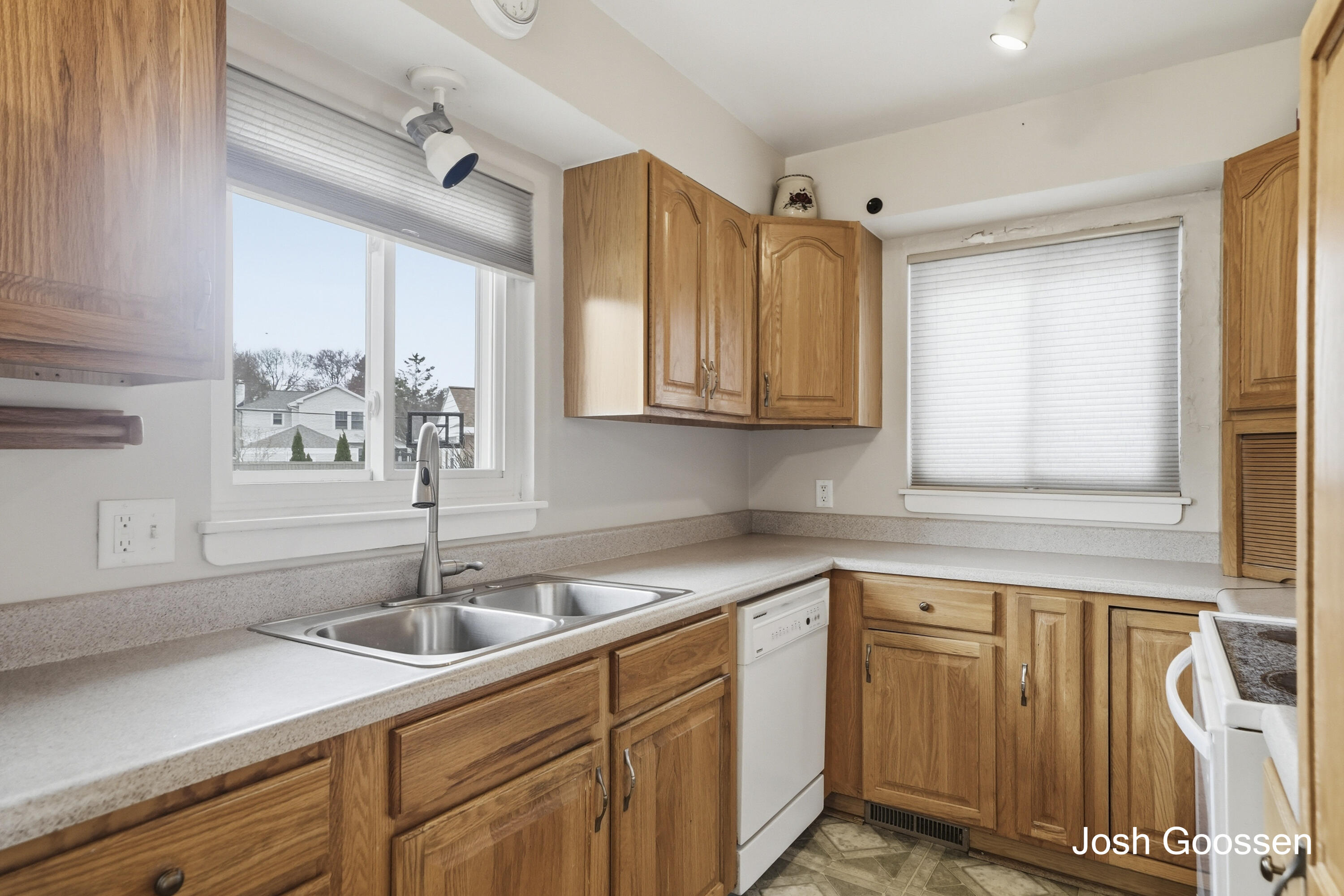 2335 Sinclair Avenue NE Grand Rapids MI 49505