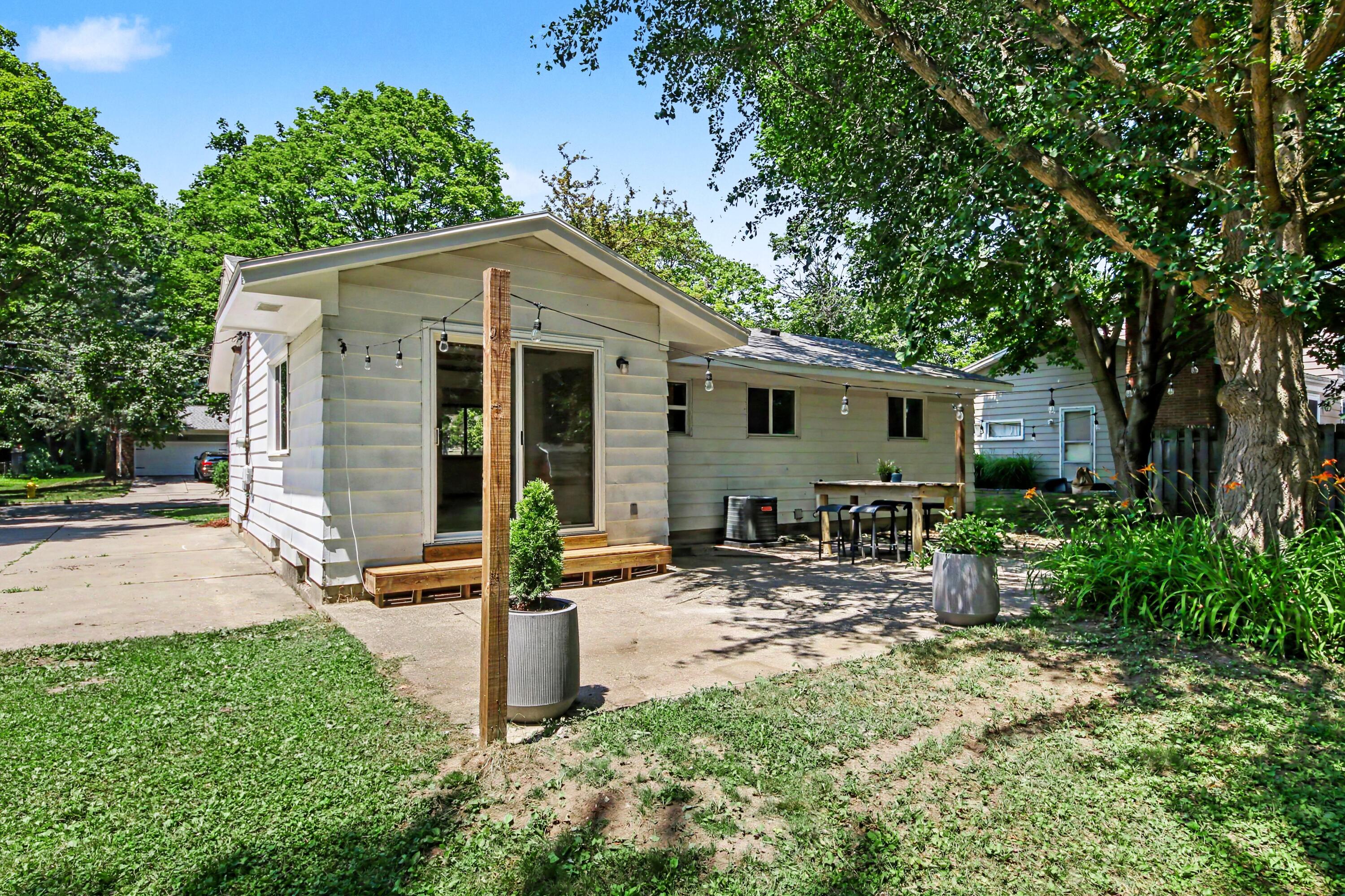 1932 Ridgemoor Drive SE Grand Rapids MI 49506