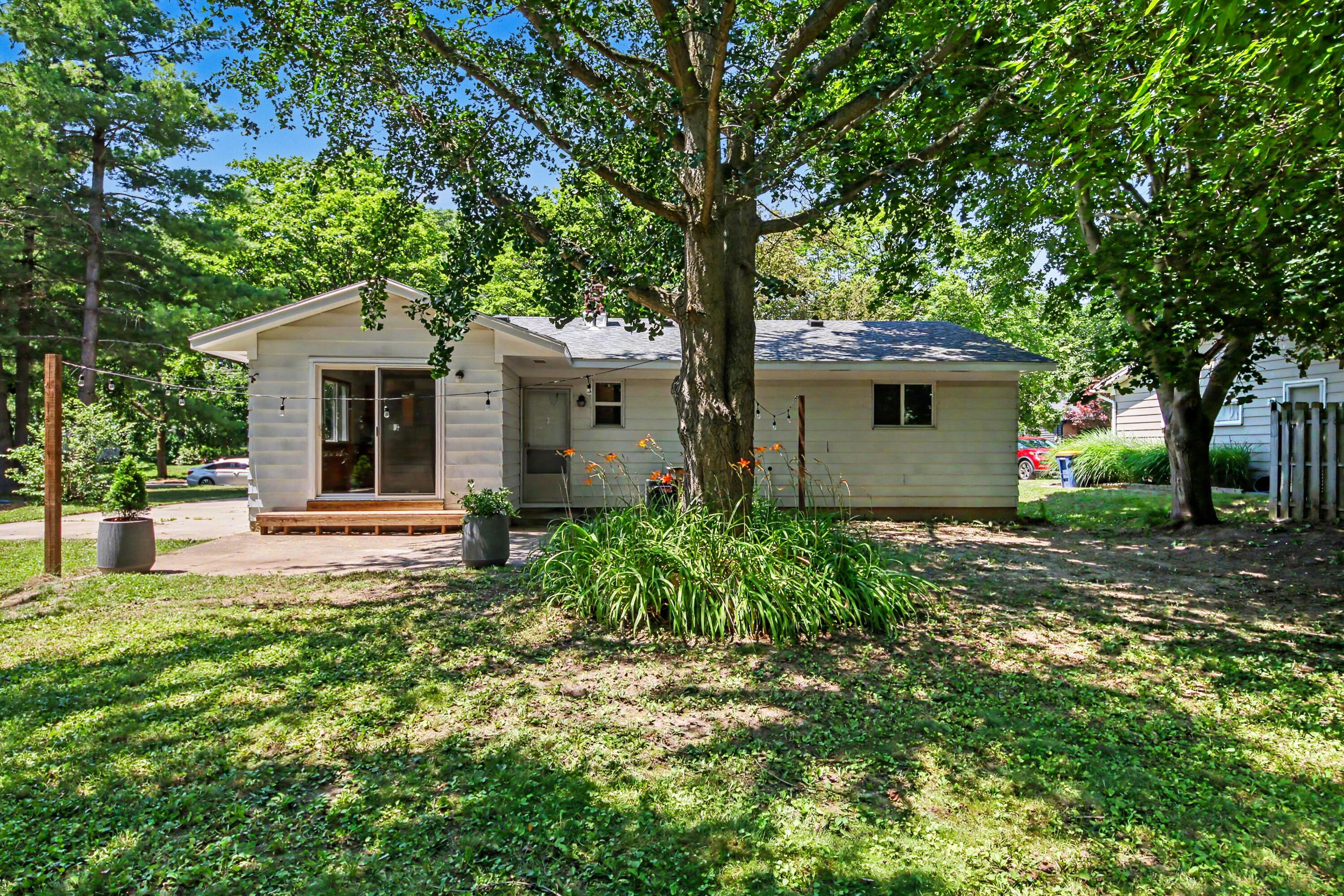1932 Ridgemoor Drive SE Grand Rapids MI 49506