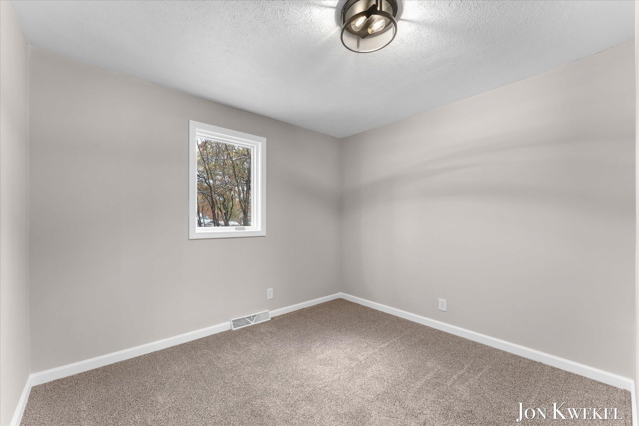 2687 Dunnigan Avenue NE Grand Rapids MI 49525