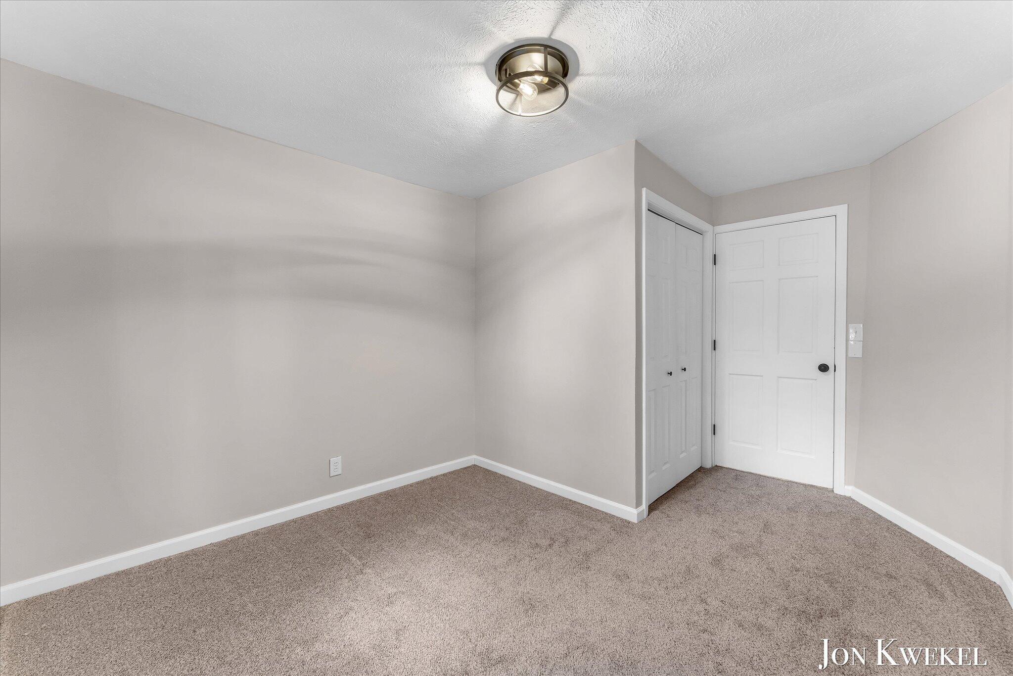 2687 Dunnigan Avenue NE Grand Rapids MI 49525