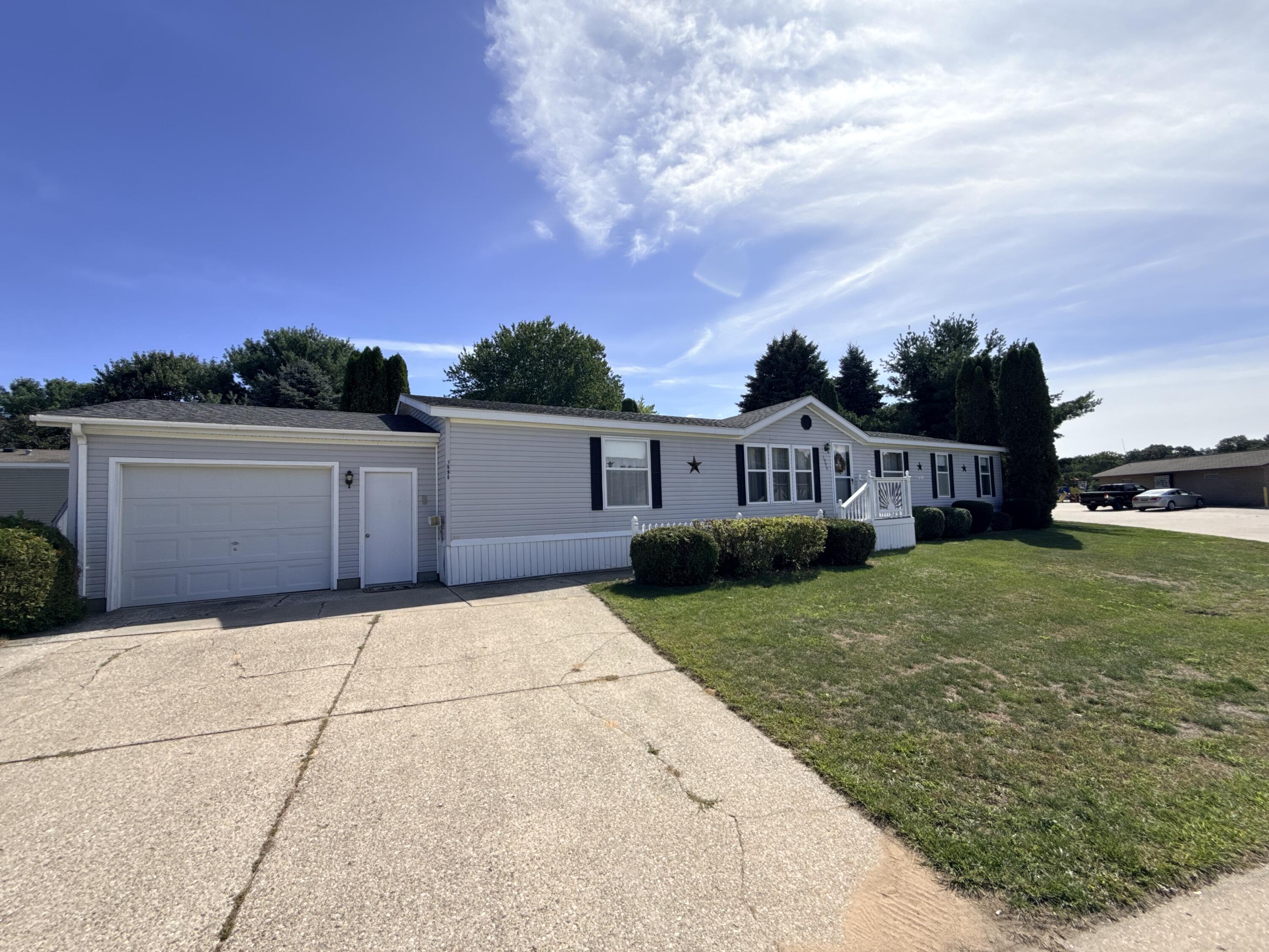1990 Ironwood West Court Muskegon MI 49442