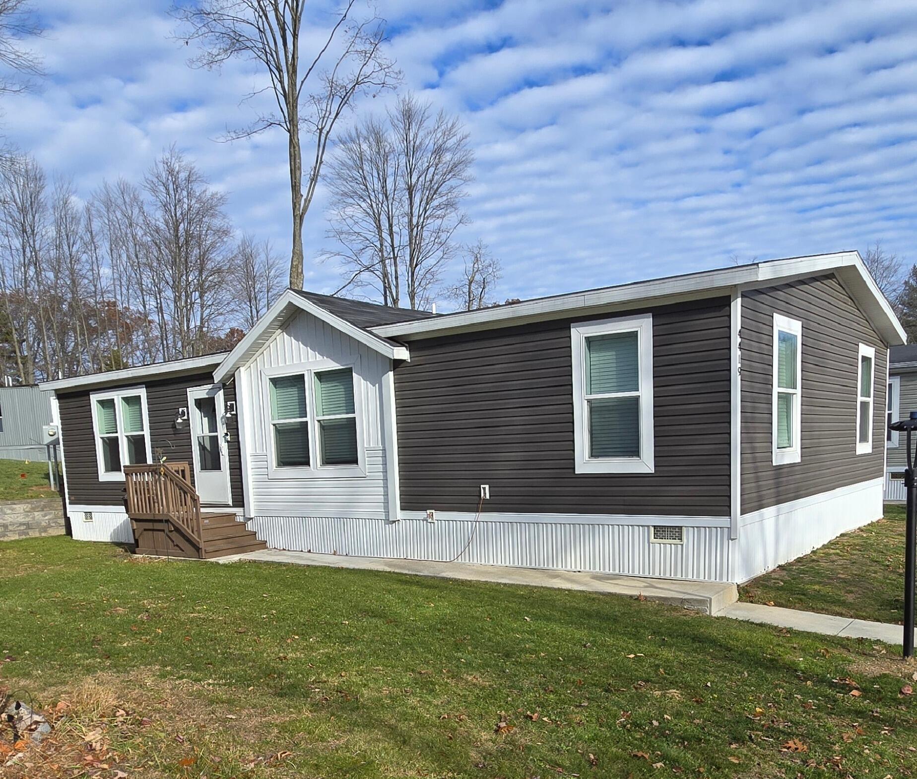 4419 Mosswood Drive NE Rockford MI 49341