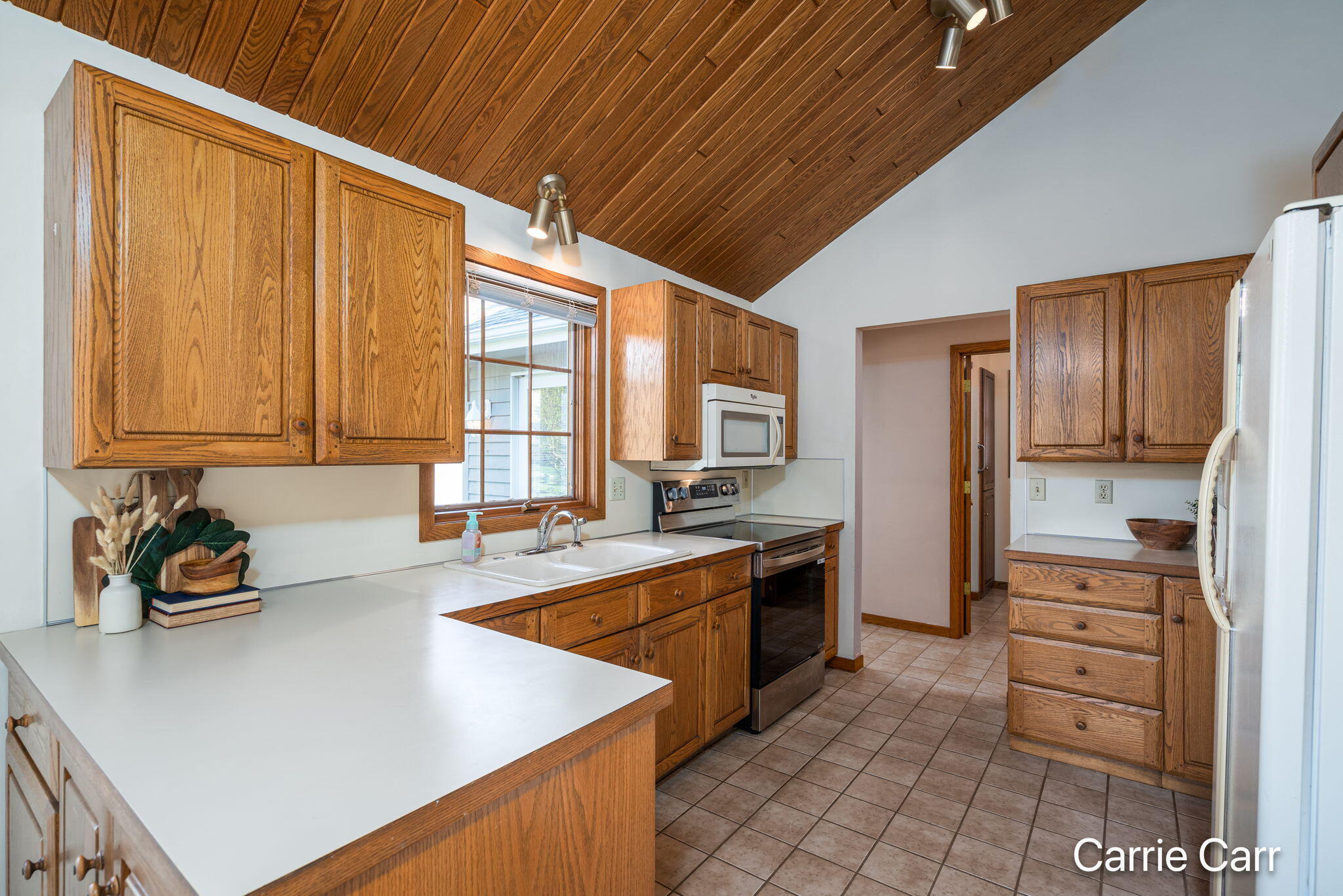2421 N Idlewood Holland MI 49424
