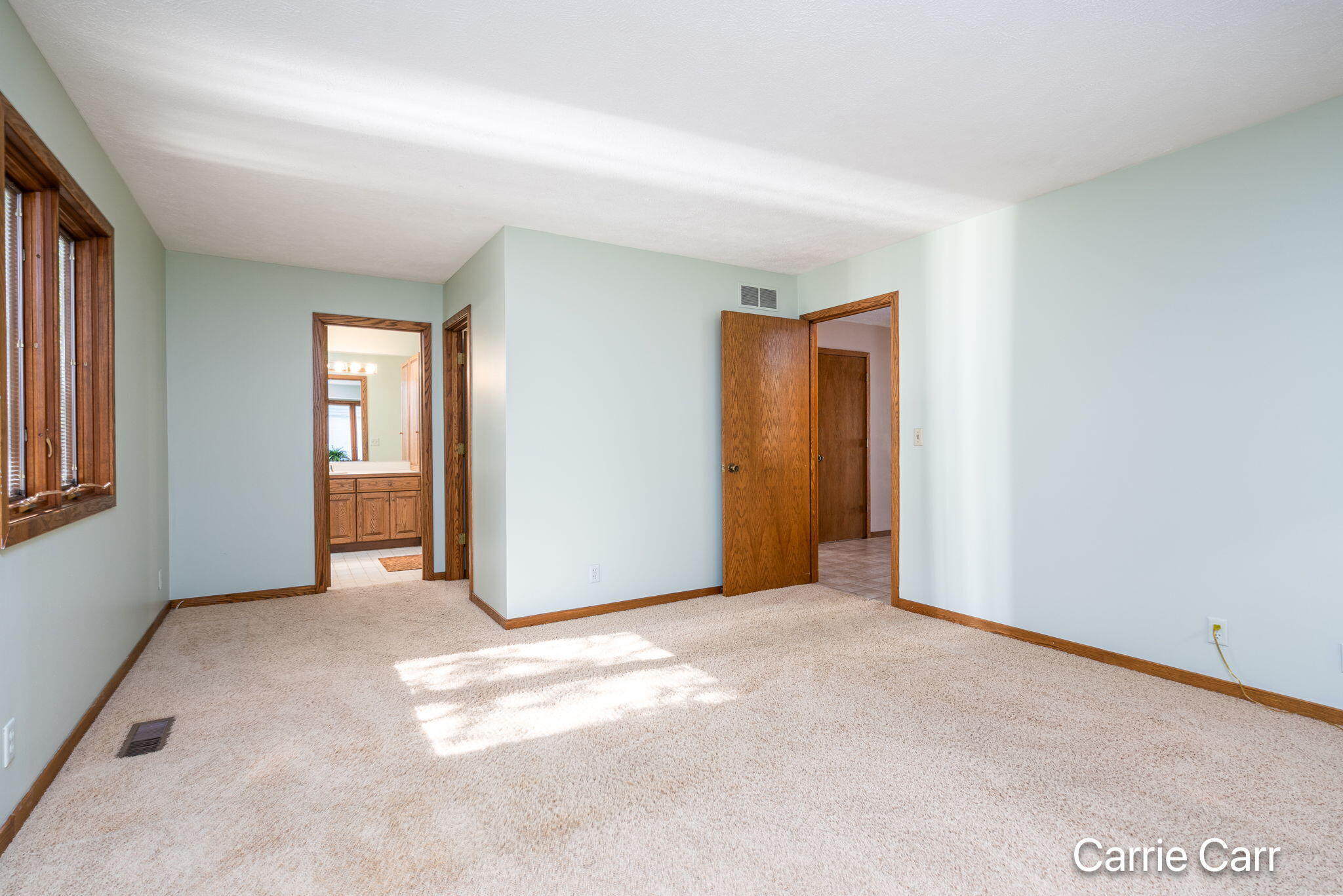 2421 N Idlewood Holland MI 49424