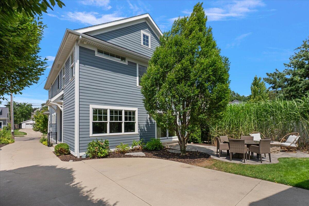 548 Lovett Avenue SE East Grand Rapids MI 49506