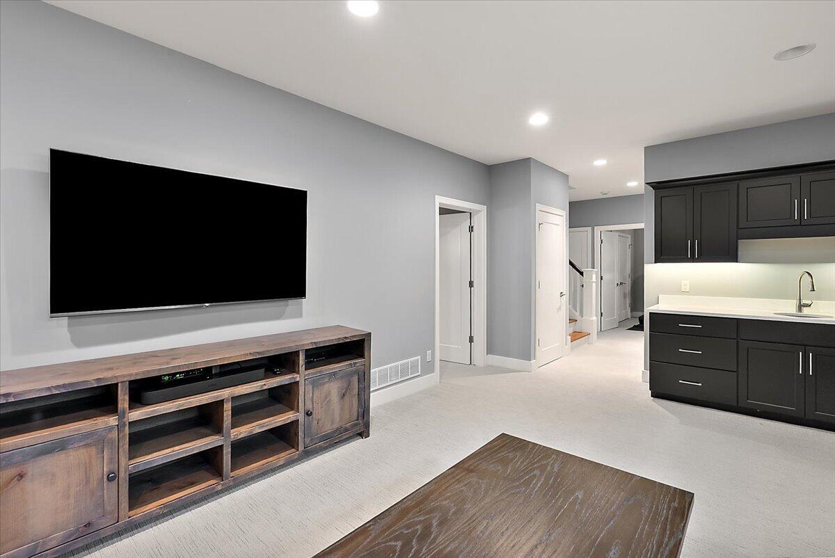 548 Lovett Avenue SE East Grand Rapids MI 49506