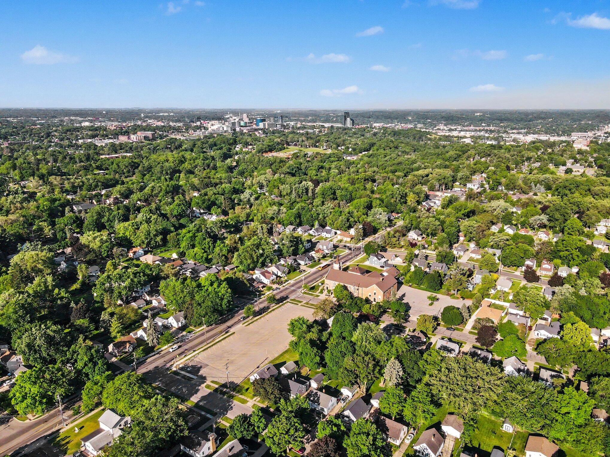 1231 Burke Avenue NE Grand Rapids MI 49505