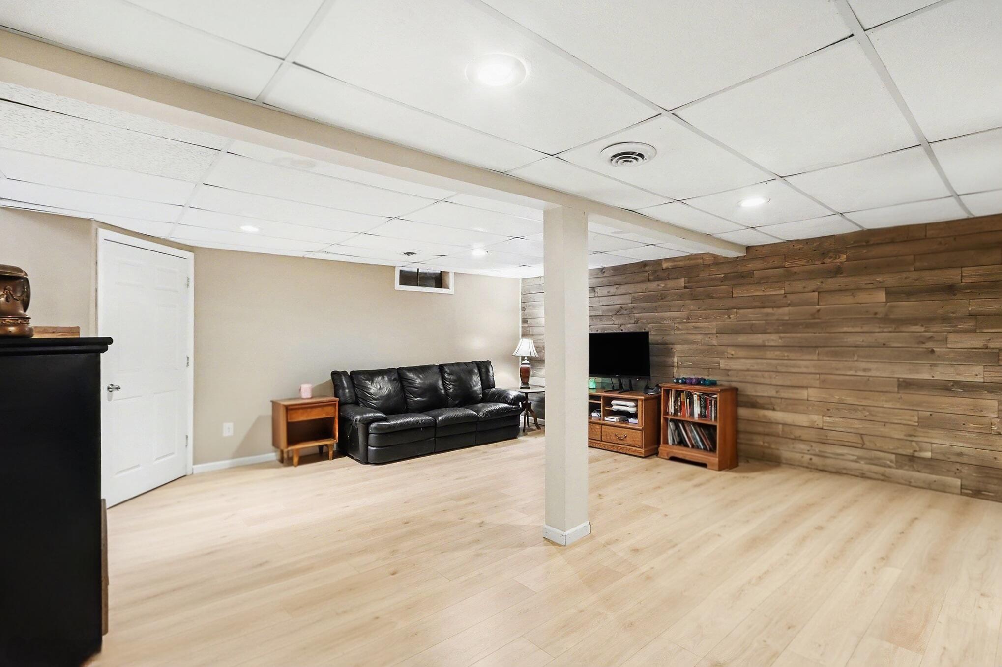 2427 Vanderbilt Avenue Portage MI 49024