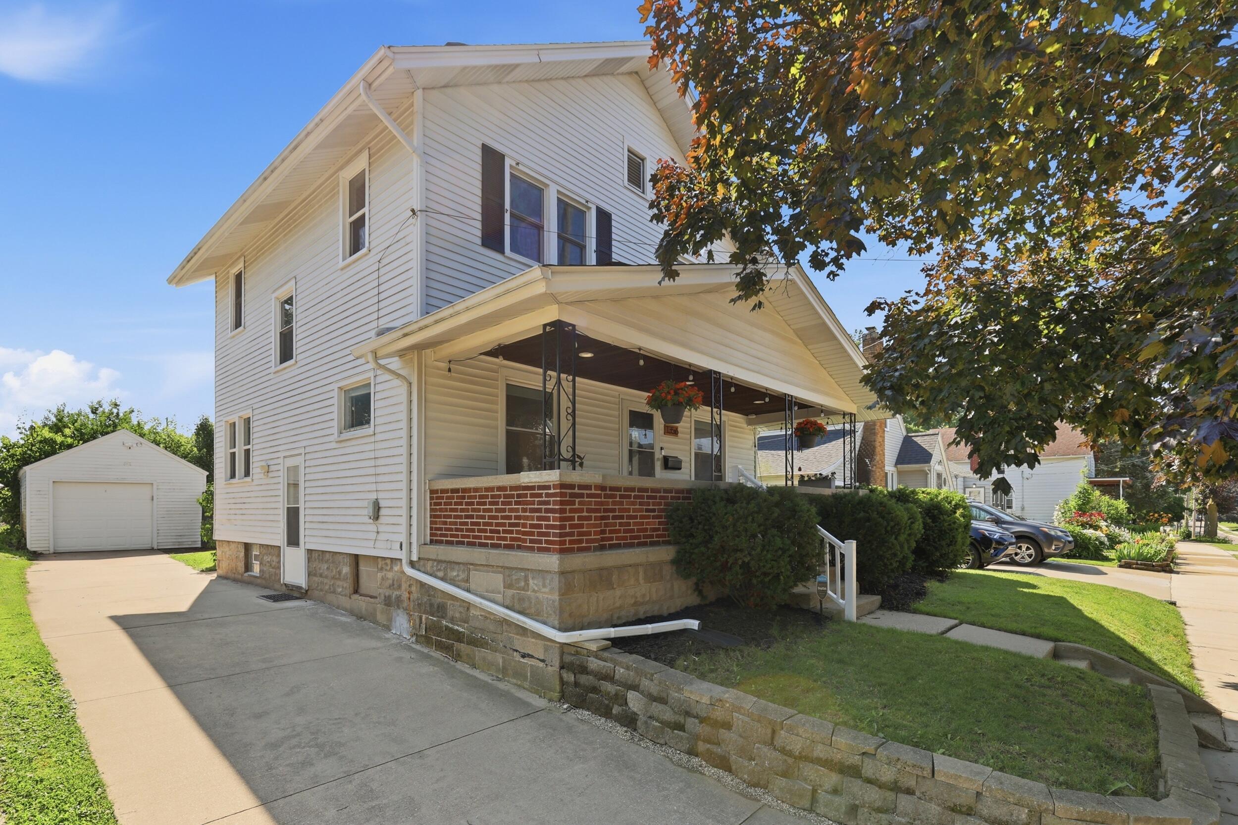 1356 Emerald Avenue NE Grand Rapids MI 49505