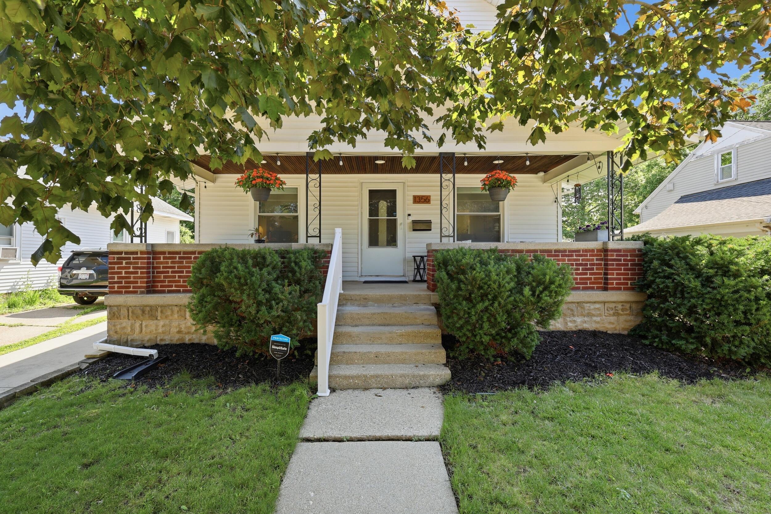 1356 Emerald Avenue NE Grand Rapids MI 49505