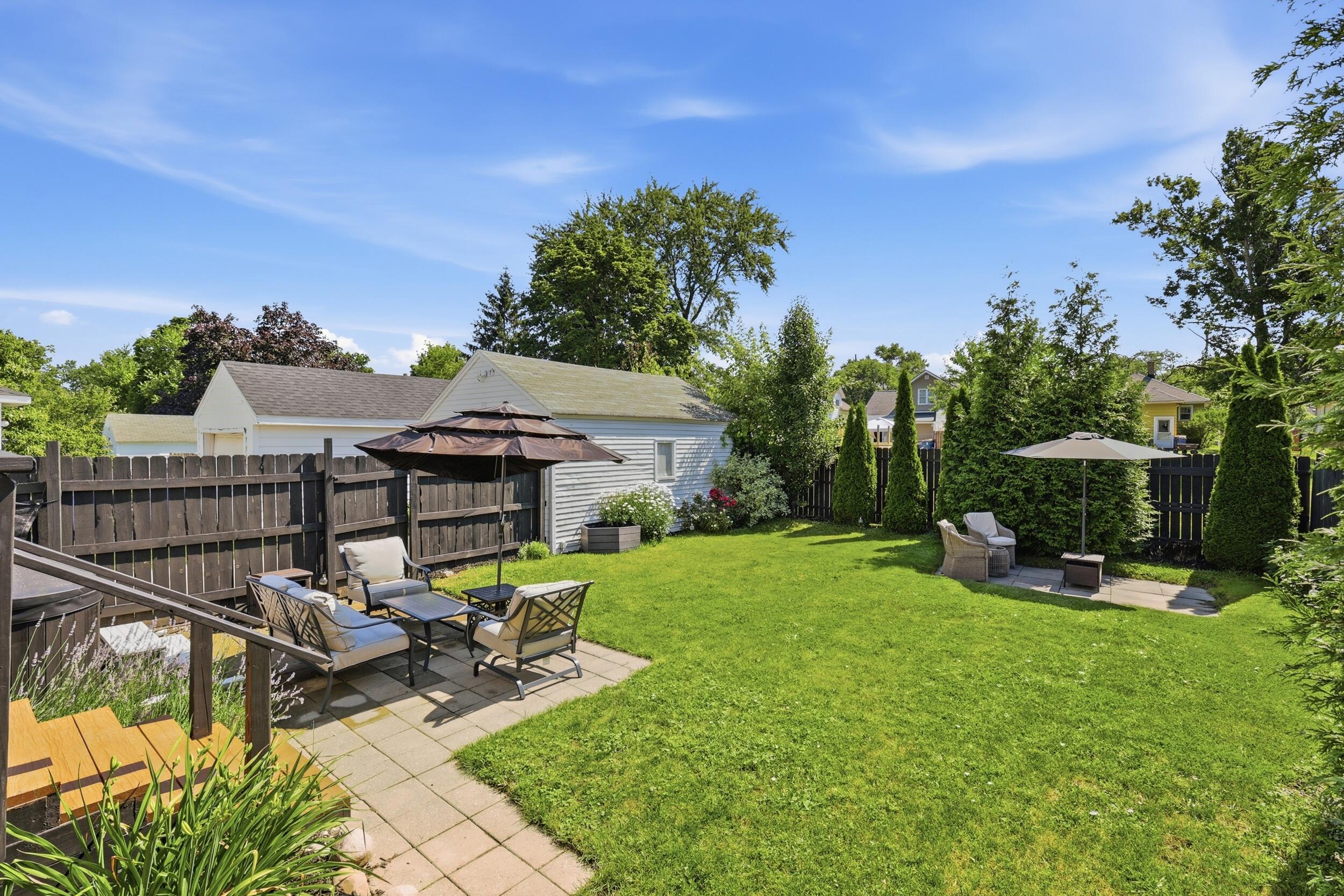 1356 Emerald Avenue NE Grand Rapids MI 49505