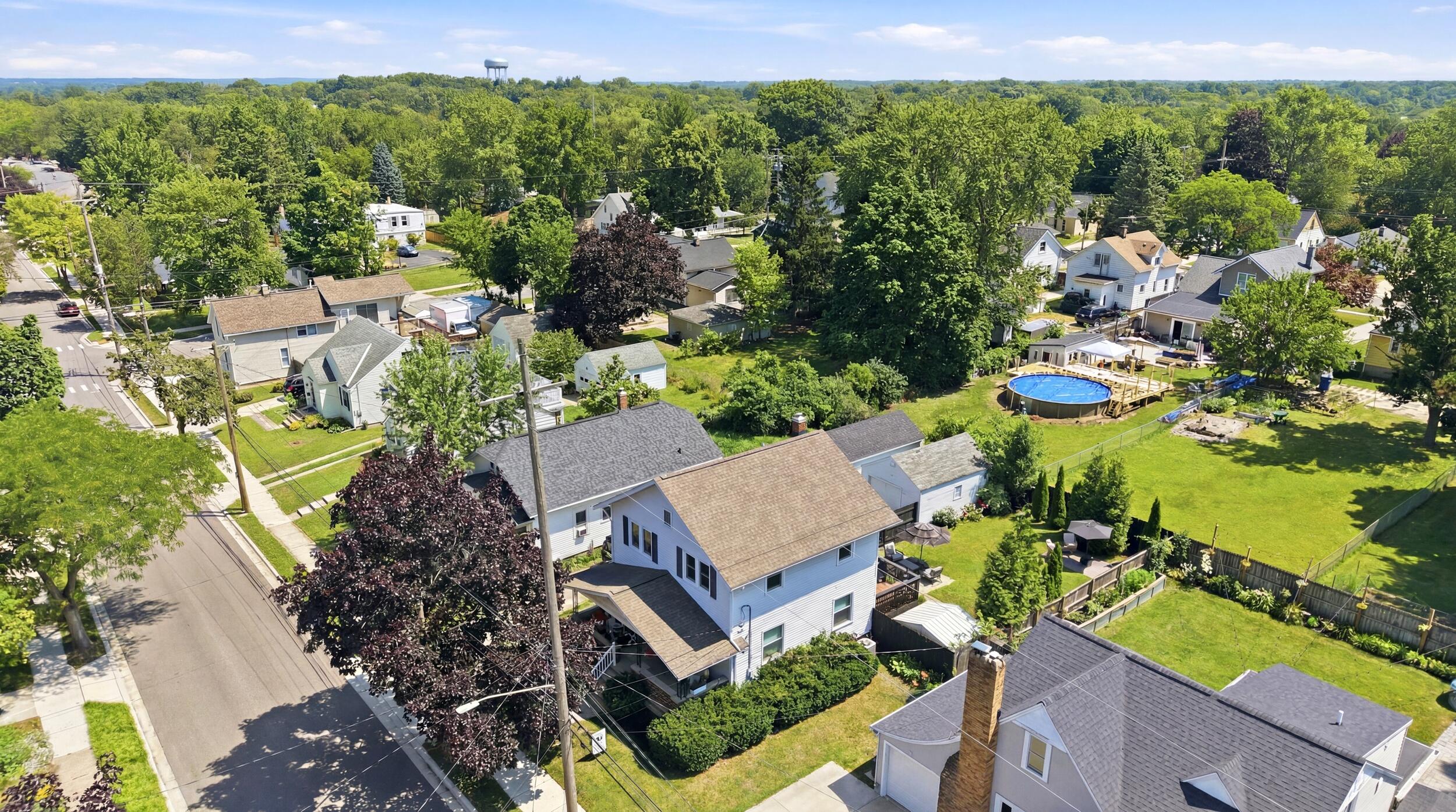1356 Emerald Avenue NE Grand Rapids MI 49505