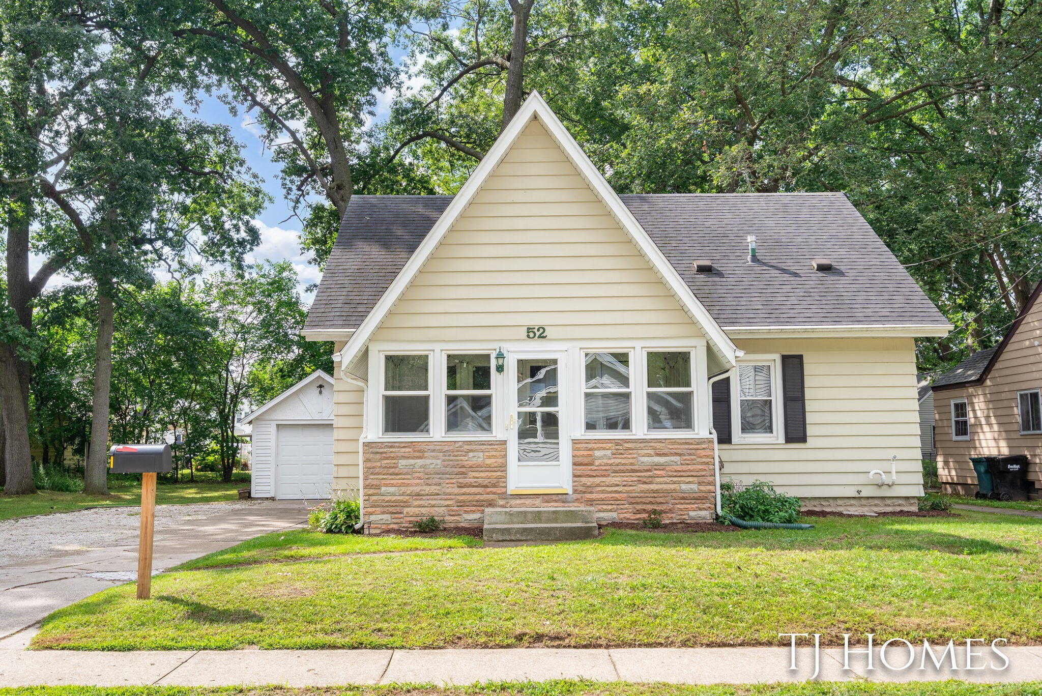 52 Holly Street SW Grand Rapids MI 49548